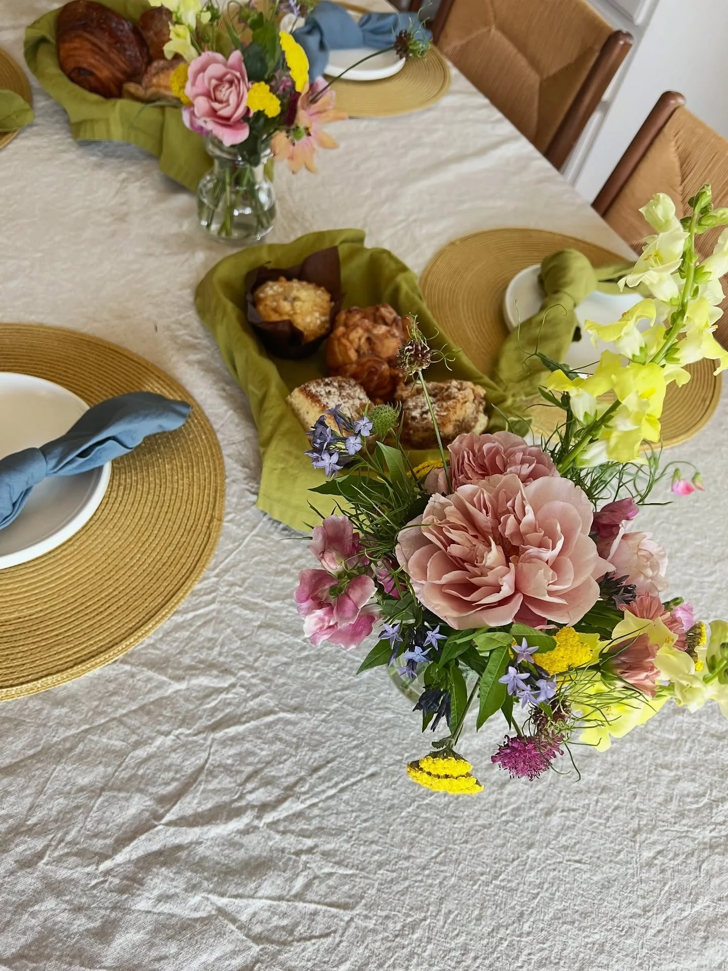 Natural Whimsy for a baby brunch this morning 💫💕
.
.
.
#coloradoflorist #eventflorals #floral
#denverevents #coloradoevents #floraldesign #coloradofloraldesign #eventflorist #eventflowers #rockymountainweddings #denverflorist #babyshowerflowers #bl
