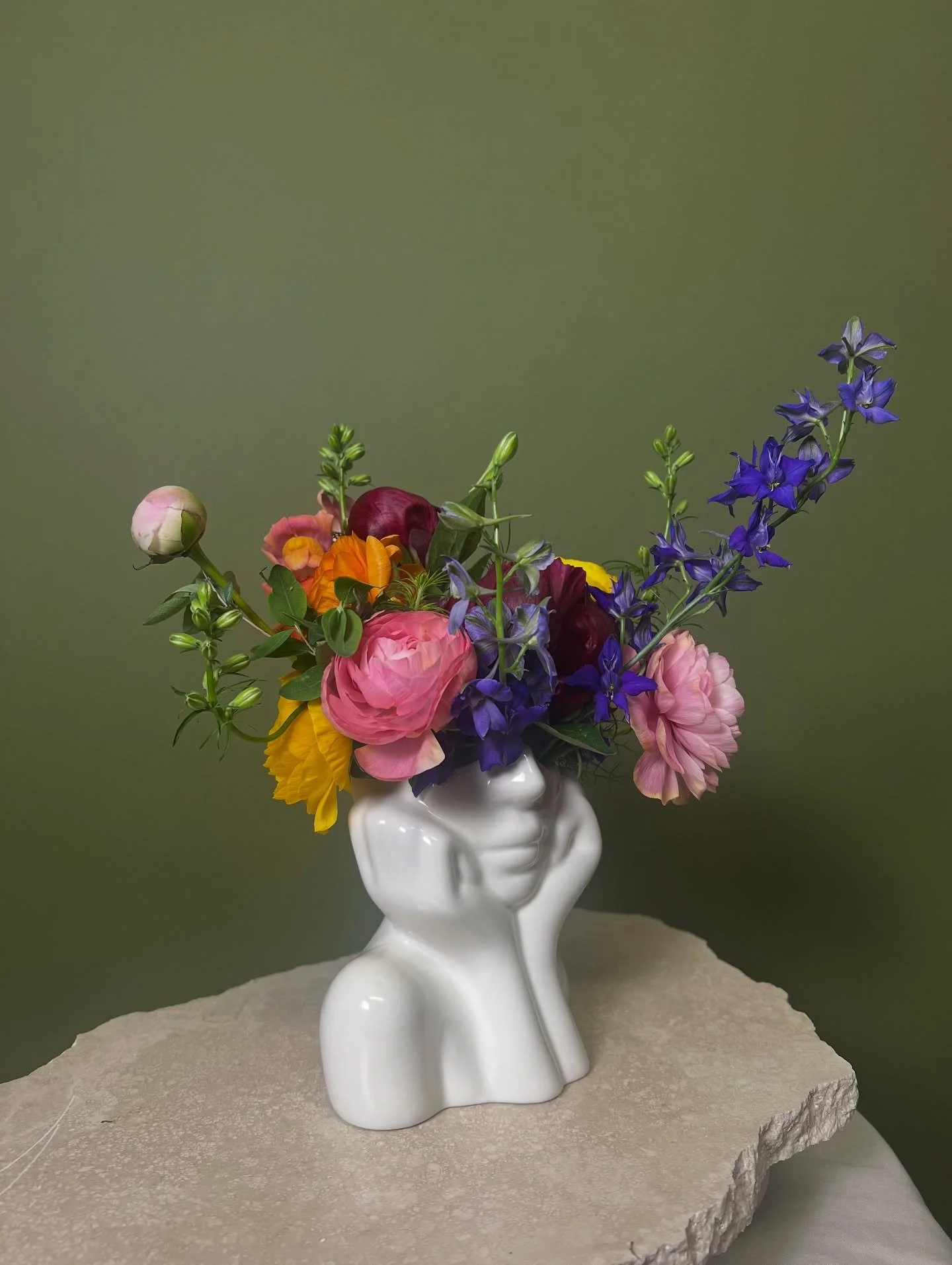Flowers on the mind 😌 wouldn&rsquo;t have it any other way. 
.
.
.
.
#coloradoflorist #eventflorals #floral
#denverevents #coloradoevents #floraldesign #coloradofloraldesign #eventflorist #eventflowers #rockymountainweddings #denverflorist #peony #l