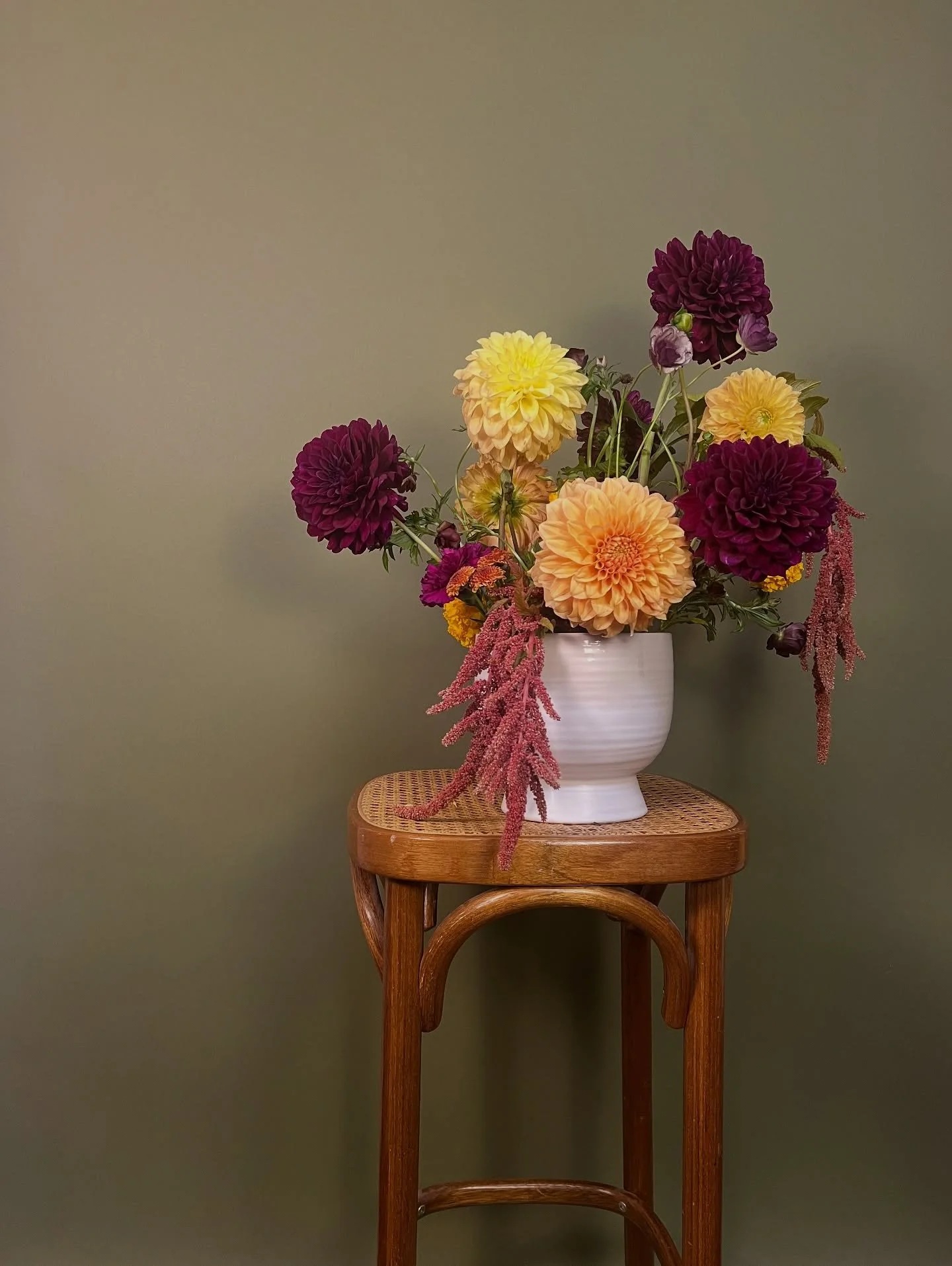 Artful autumn tones, gathered with intention and a touch of whimsy. 🌿 
Now booking custom arrangements, submit an inquiry and let&rsquo;s create something made just for you.
✨ And if you love fresh blooms year-round, our monthly subscription is now 