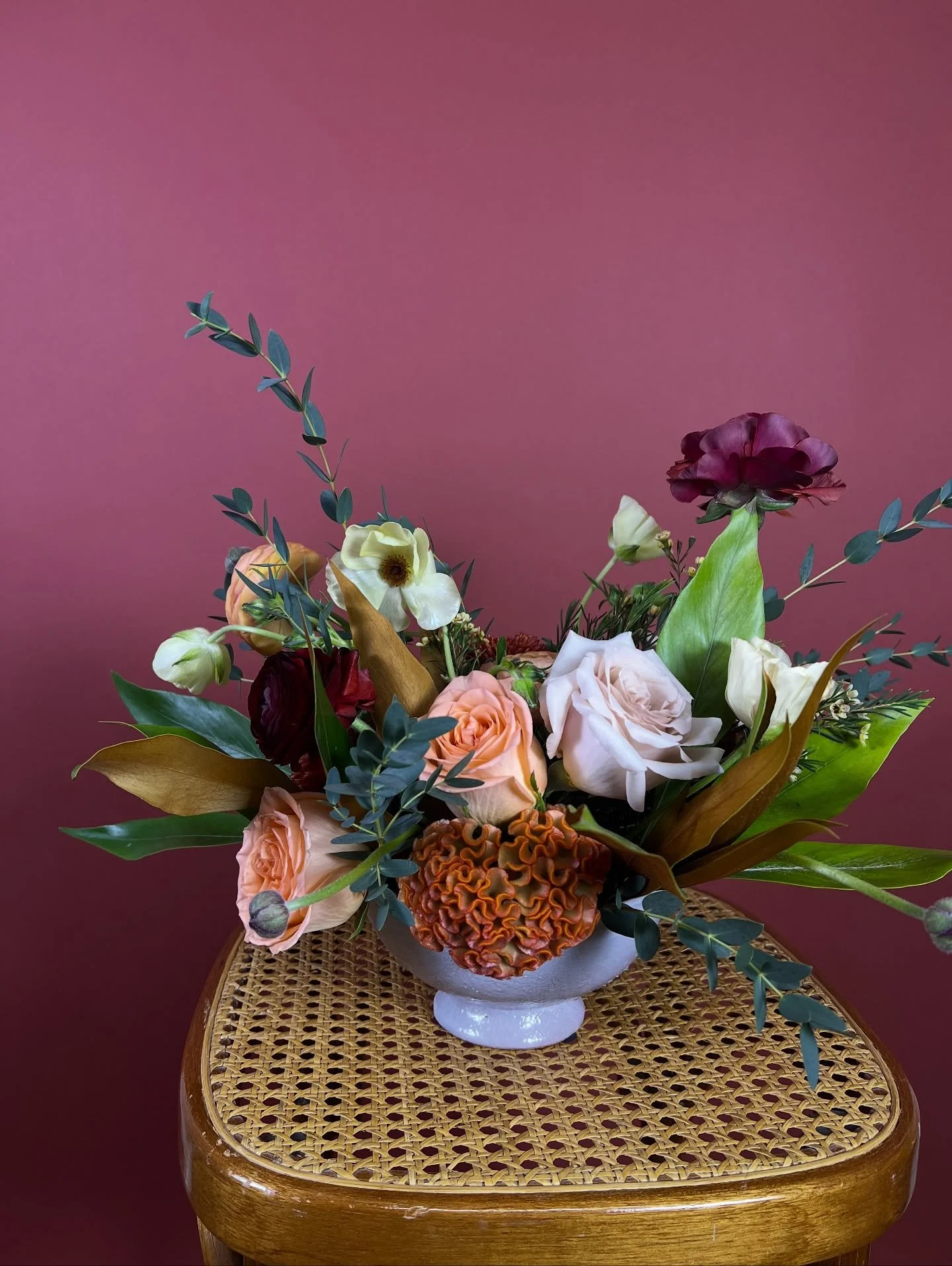 Meet Gather &amp; Glow &mdash; a touch of floral warmth for your Thanksgiving table.
Limited arrangements available! Pre-order for Nov. 26 delivery using the link in bio. 
.
.
.
.
.

#ThanksgivingFlorals #FallBlooms #AutumnArrangement #ThanksgivingTa