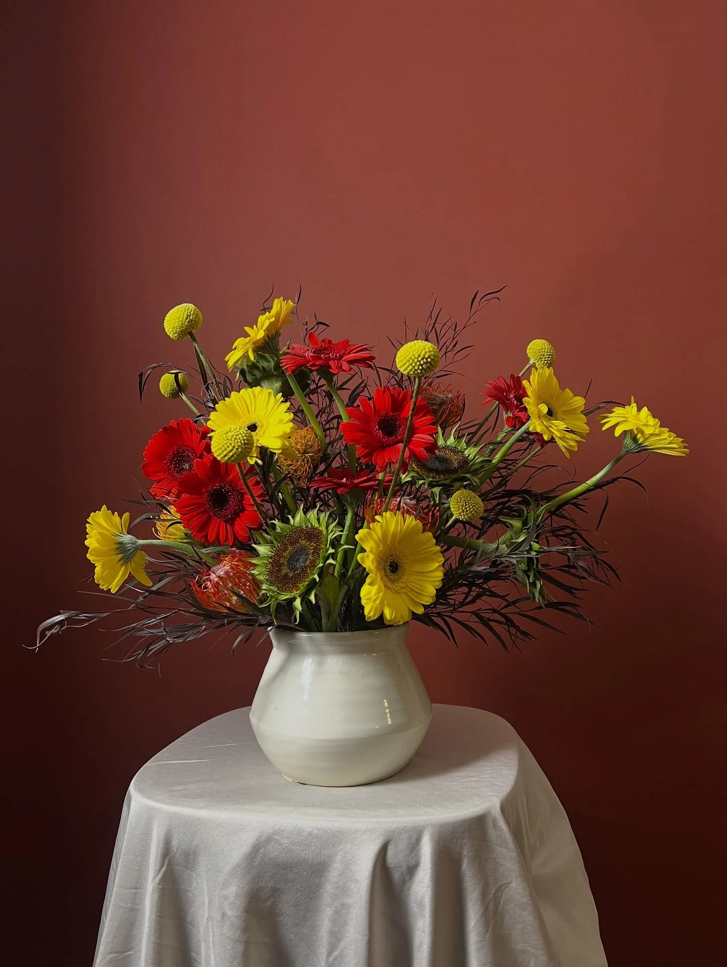 Some florists do sweet + romantic.
I do &ldquo;perfect centerpiece for the clowns who live in your nightmares.&rdquo; 🤡 🎈Perfect way to close out spooky season.