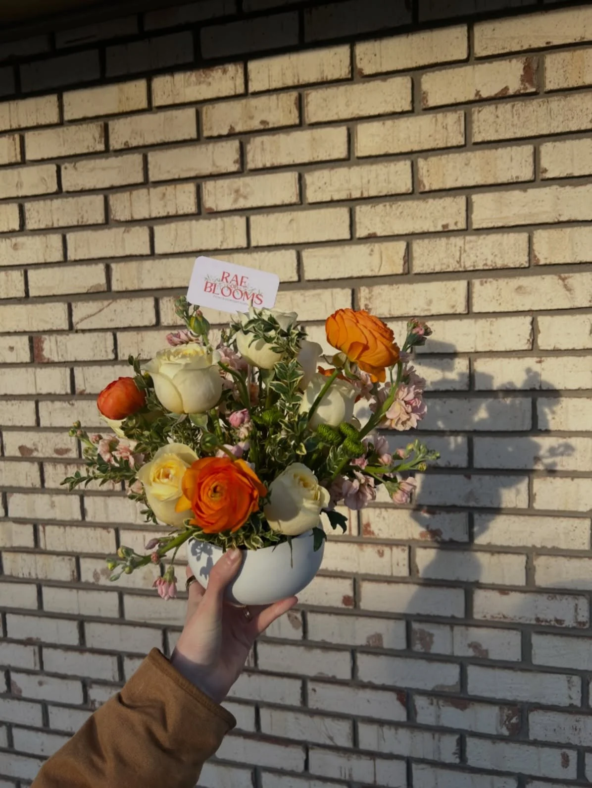 Birthday Blooms at golden hour!! No better way to celebrate someone you love. 💕✨🌼