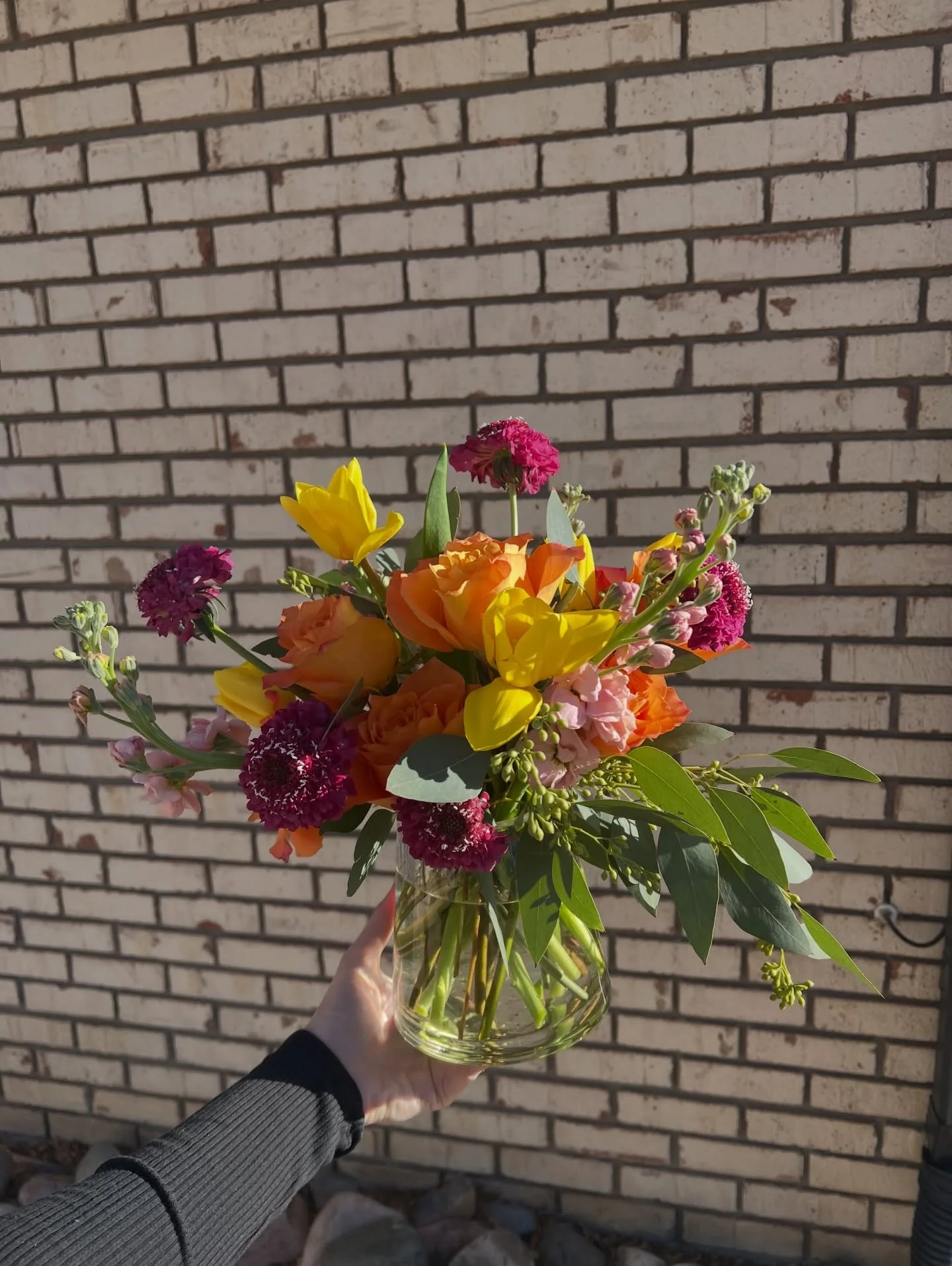 Looking good enough to eat. Something about these colors scratched at itch in my brain. 🍊🍋🍇