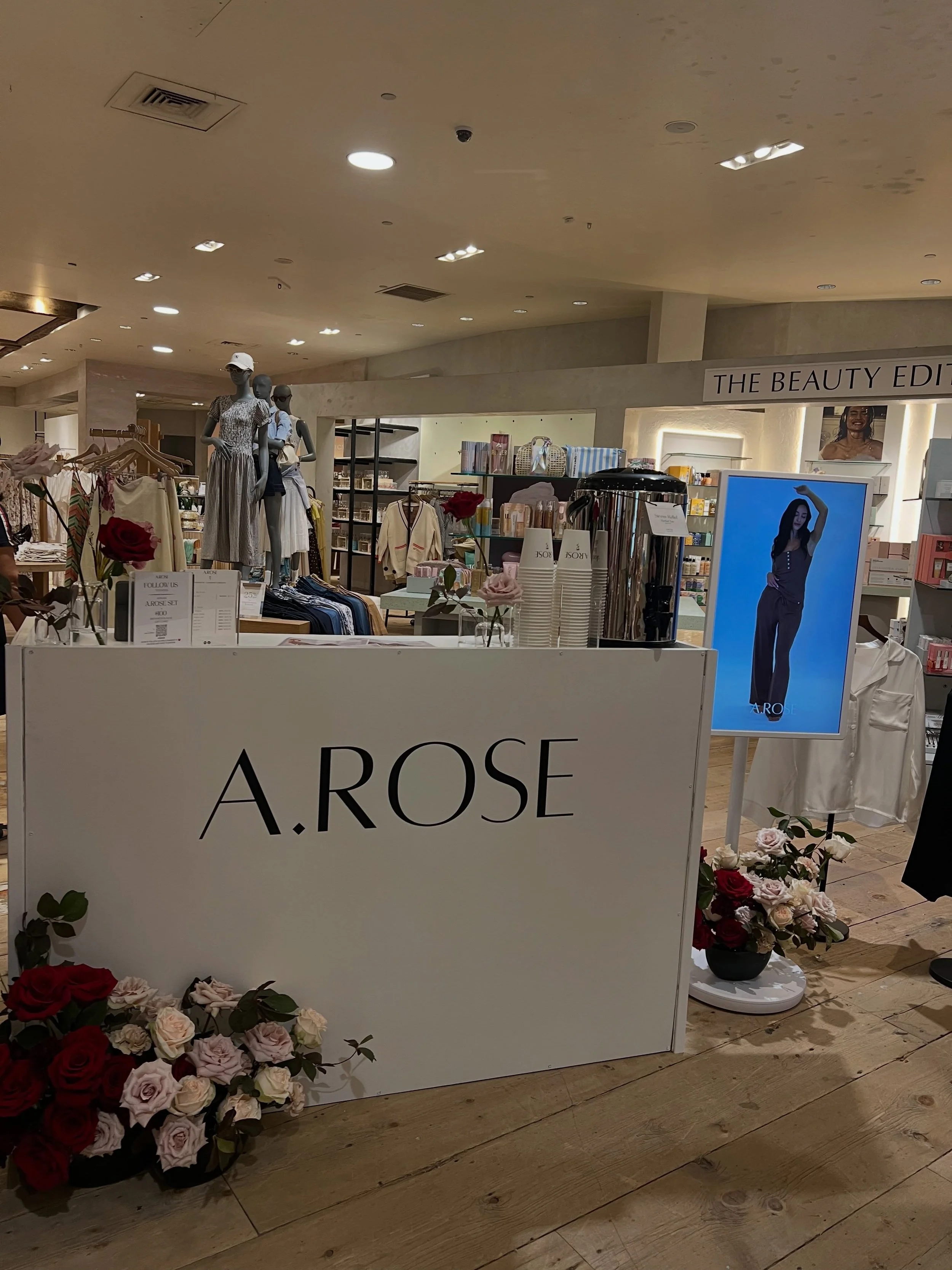 Florals are one of the easiest ways to make a brand feel memorable. ✨

For this A.ROSE pop up inside Anthropologie at Cherry Creek, we designed arrangements that felt like a natural extension of the brand: soft, romantic, and elevated. The florals ad