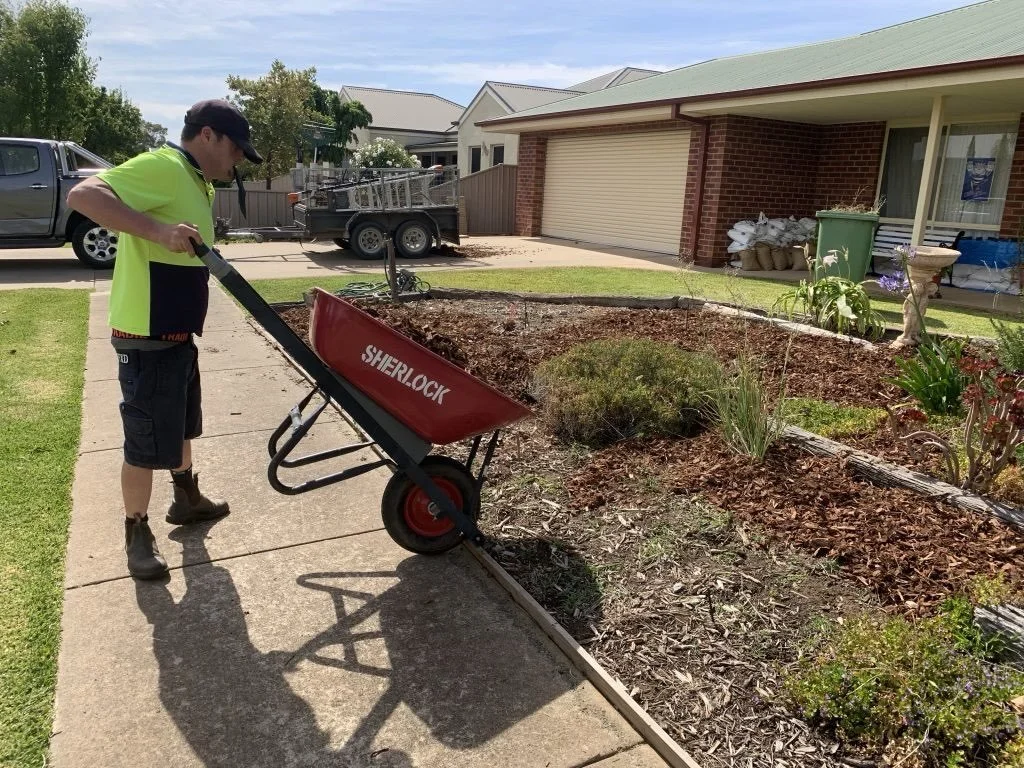 Landscape with ease with Sherlock&rsquo;s Home Use 100L Steel Wheelbarrow 🌱

Designed for your backyard and small properties 🏡

Available at @bunnings 🧰

#SherlockWheelbarrows