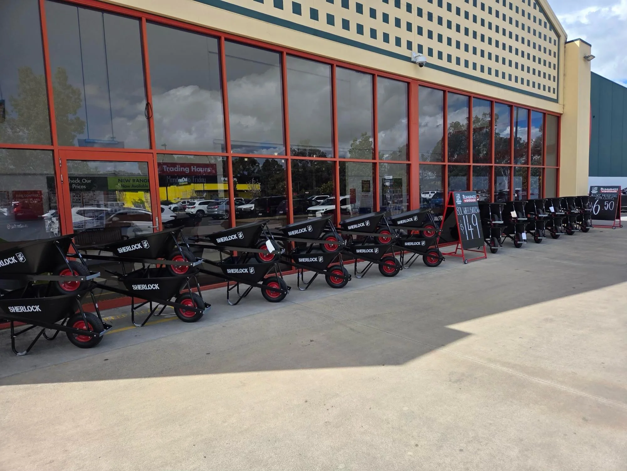 Our beautifully lined up range of 80L Light Duty Poly Tray Wheelbarrows out front of @bunnings Albury, VIC 📍 

#SherlockWheelbarrows