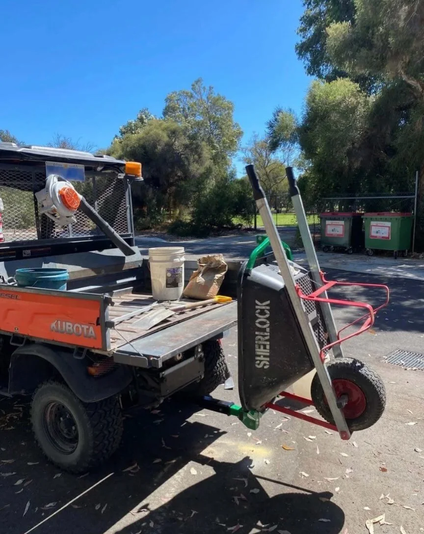 Sherlock&rsquo;s Heavy Duty 100L Premium Poly Wheelbarrow on its way to the next job site 💪

Shop the range at @bunnings 🧰

#SherlockWheelbarrows