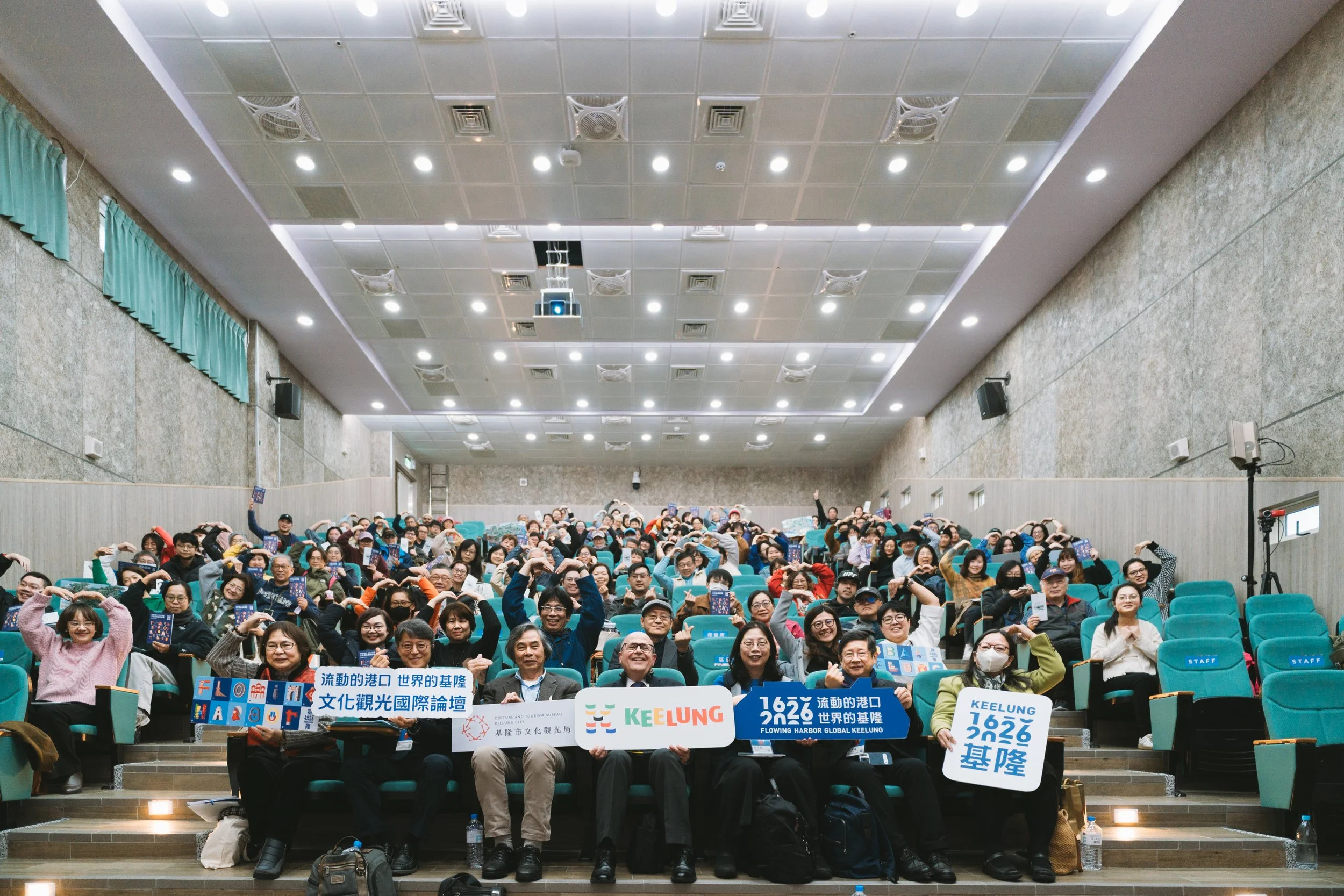 西班牙商務辦事處 Germán Bejarano García 處長與講者民眾留下紀念合影。.jpg