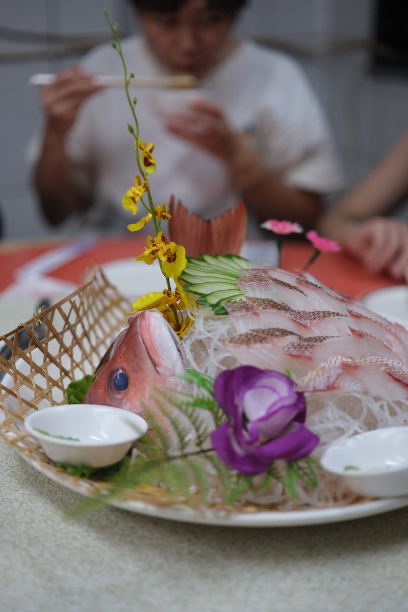 03-1安一五郎海鮮店辦桌菜色，笛鯛生魚片、蒸魚二吃。.JPG
