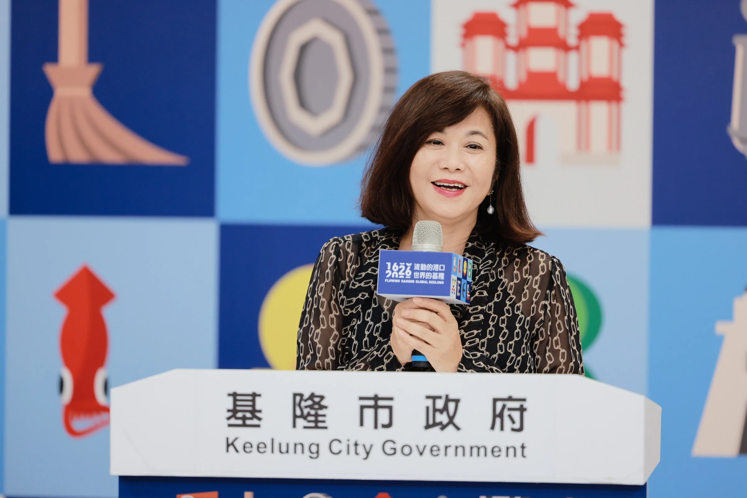 副市長邱佩琳與貴賓介紹基隆豐厚的歷史底蘊與文化層理。.jpg