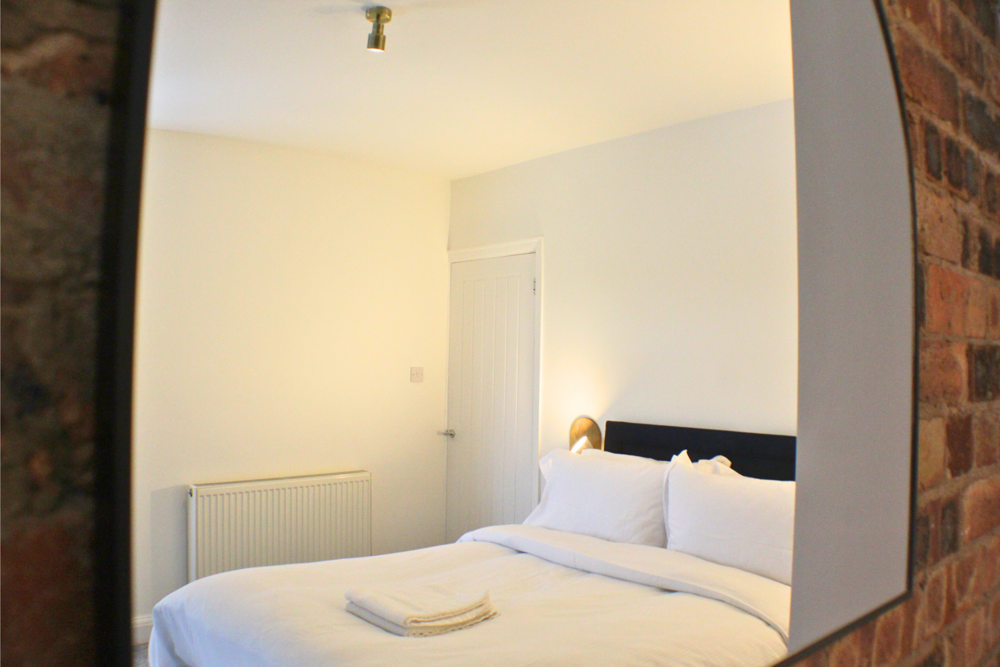 Newcastle-Under-Lyme Stoke-On-Trent Staffordshire Short Stay Airbnb booking.com Accommodation Private House to Rent Easy Check In Hotel Contractors Professionals Workers Business Accommodation