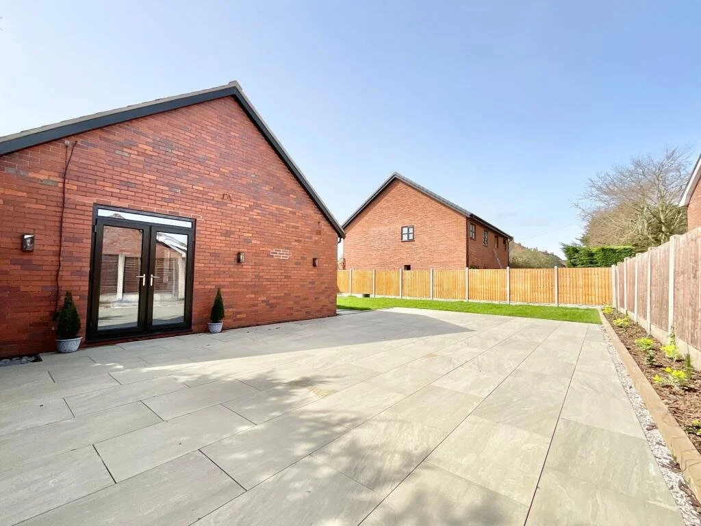 Stone Town Centre Staffordshire Canal High Street Family Home Airbnb Short Let Stay