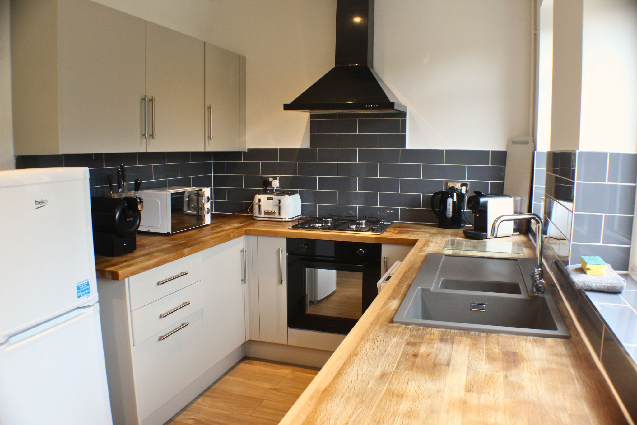 Newcastle-Under-Lyme Stoke-On-Trent Staffordshire Short Stay Airbnb booking.com Accommodation Private House to Rent Easy Check In Hotel Contractors Professionals Workers Business Accommodation