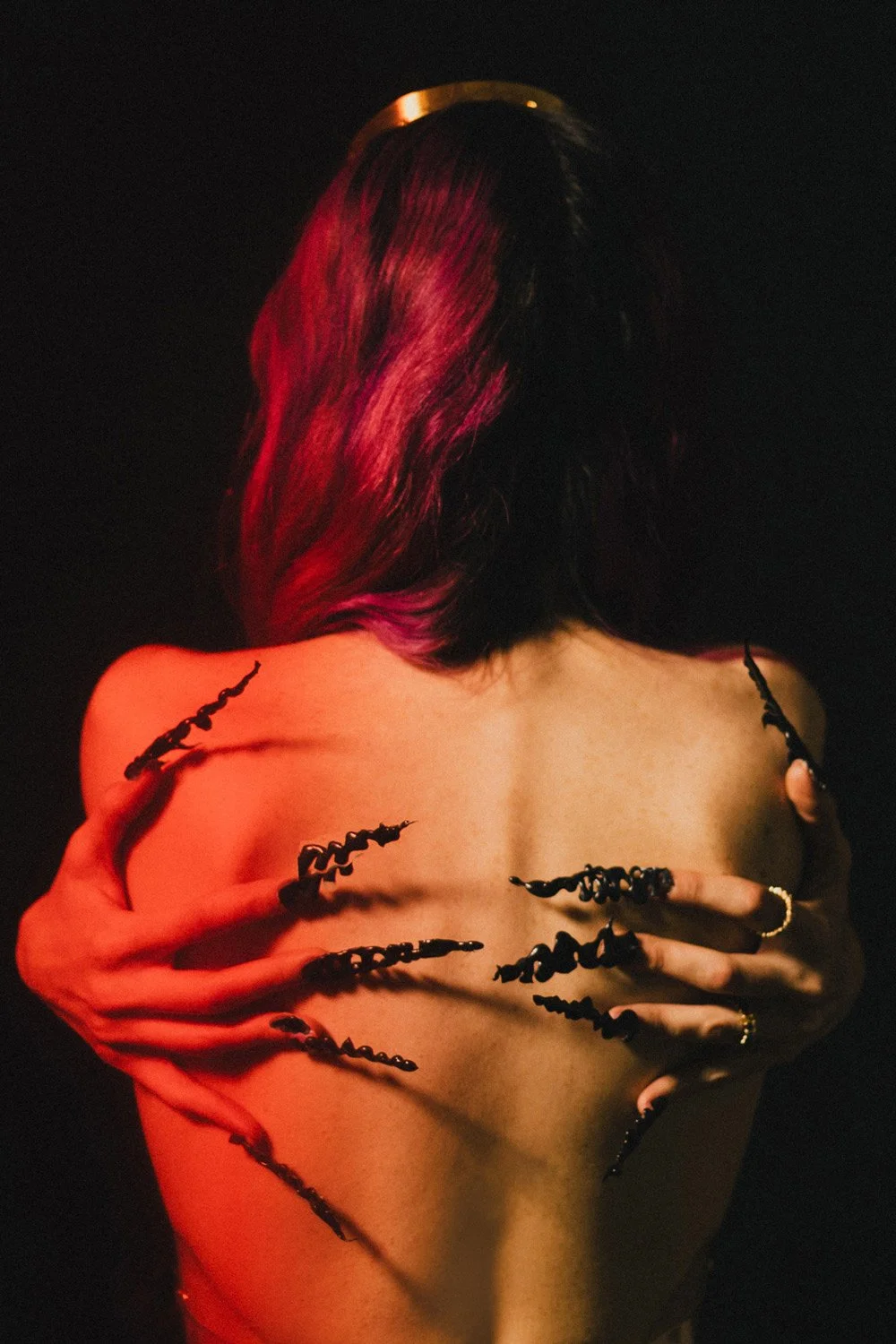 Web DRAKO 29 by ANDREA GALAD and Jon House of Marmol 2024 Accessories gold chain leather harness corset versace gucci prada.jpg