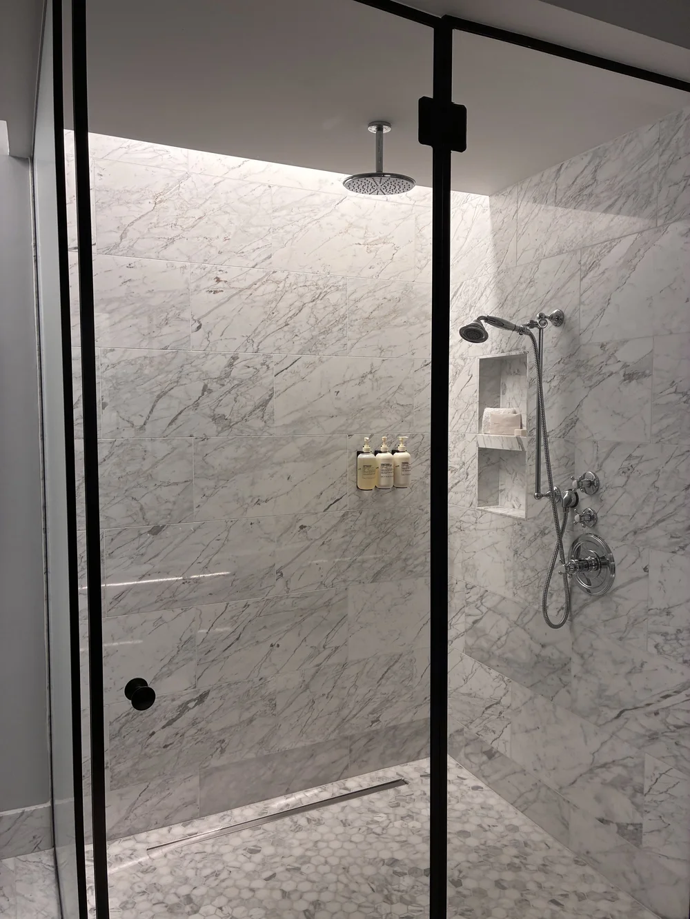 Shower at Hotel Swexan Dallas.jpeg