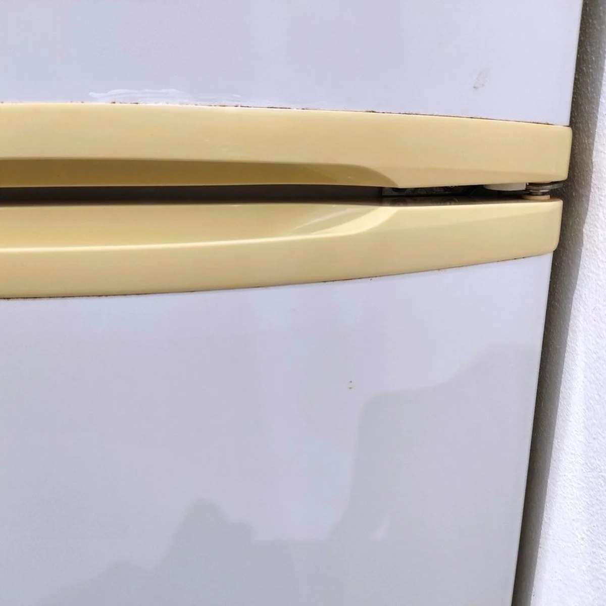 TPU Yellowing and Weathering: Choosing Aromatic vs. Aliphatic TPU for Color-Critical Parts