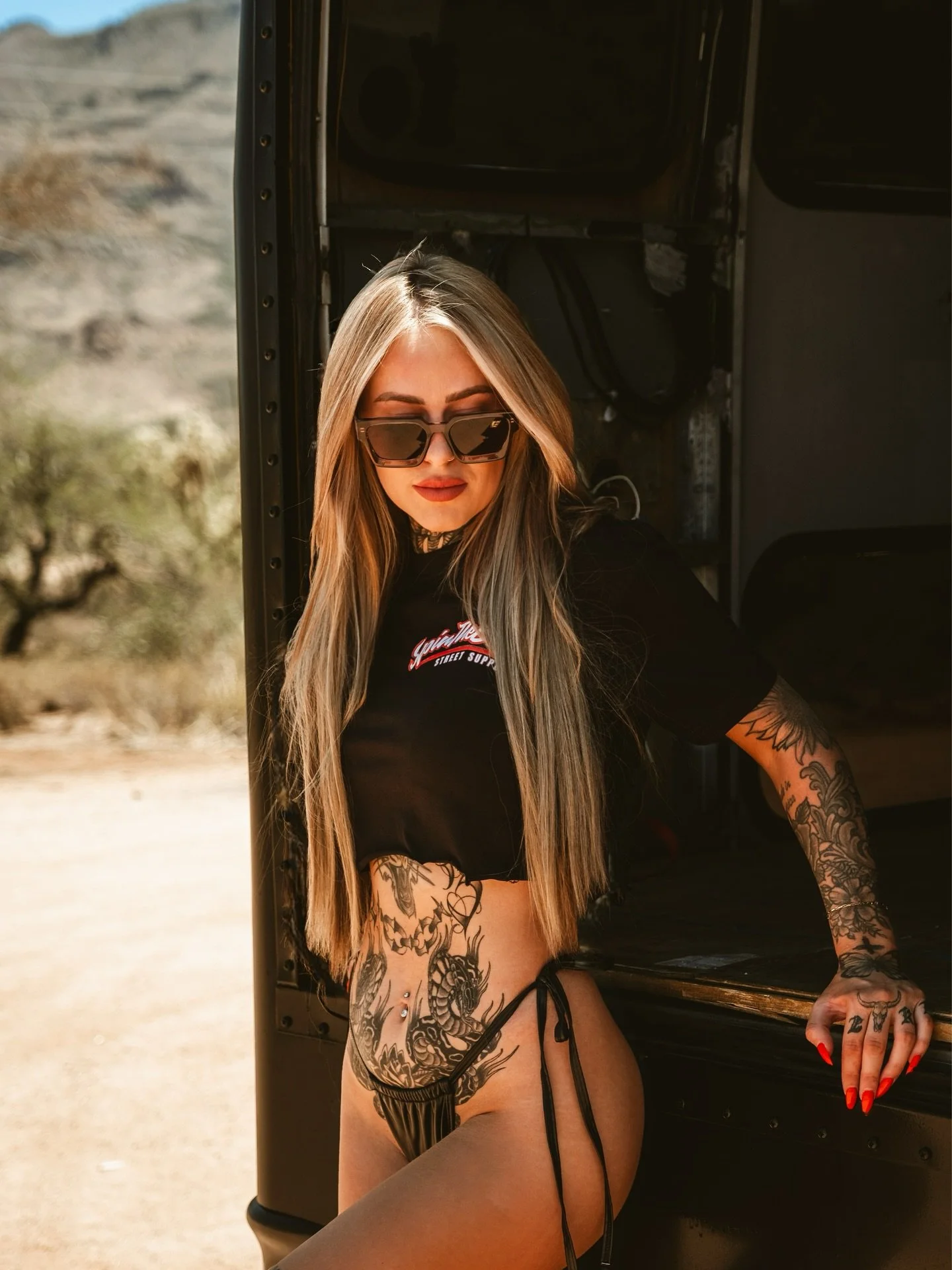 It&rsquo;s showtime baby
.
@elusive_eyewear x @mikaylastrader x @spintheblock_co 
#elusiveeyewear #spintheblock #azmodel