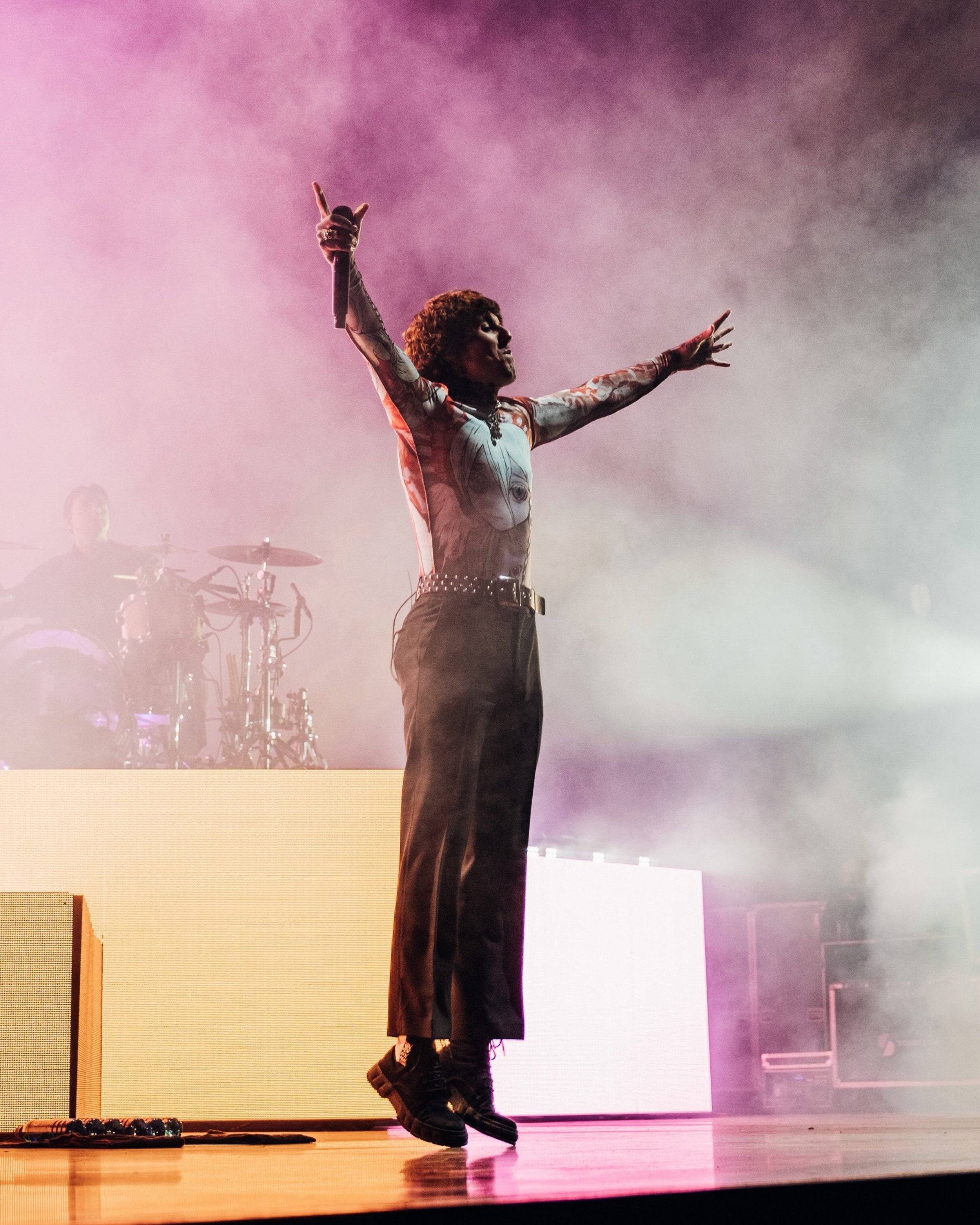 Can you hear the silence?
.
@bringmethehorizon x @olobersykes 
#bringmethehorizon #livemusicphotography #bandphotographer