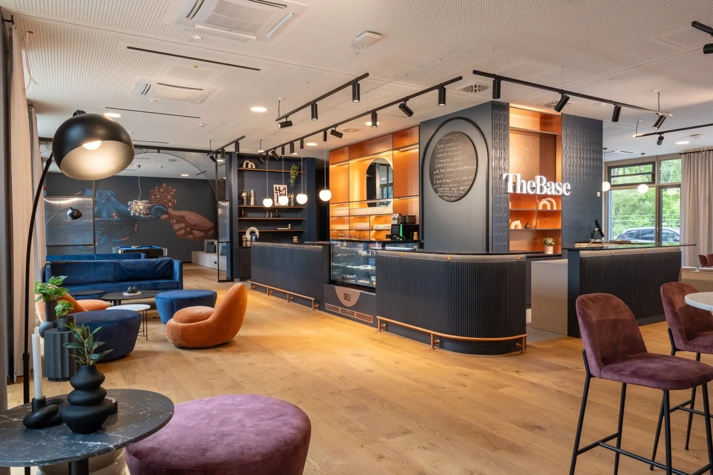 The Base Boarding House | Fritz-Bender-Stiftung | Blick in die Lounge/Bar