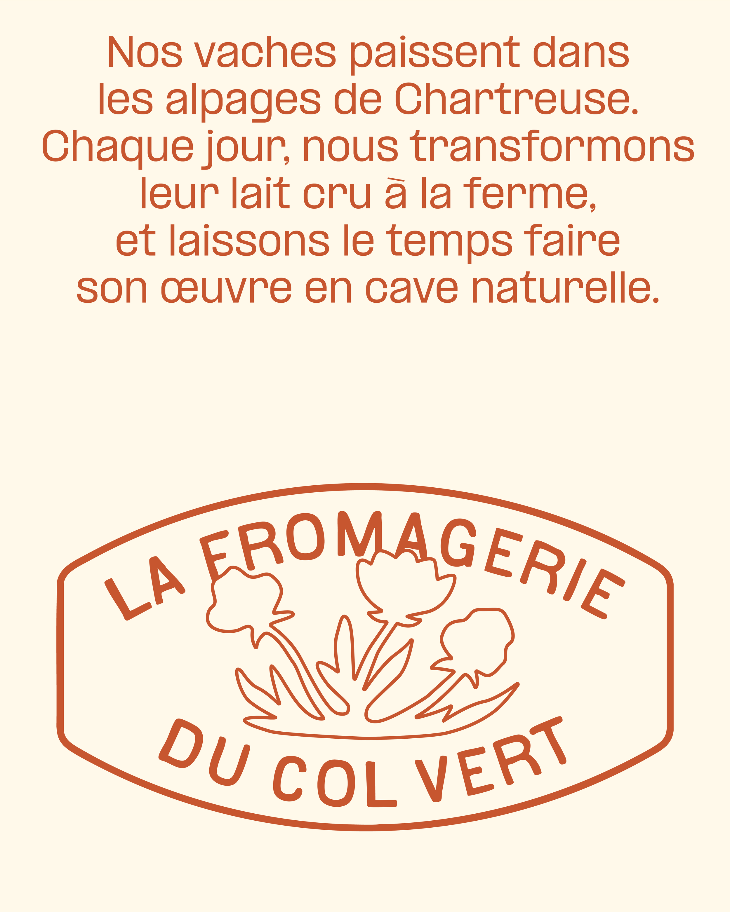 Texte en français sur fond beige expliquant que leurs vaches paissent dans les alpages de Chartreuse, et que leur lait cru est transformé chaque jour en fromage dans une cave naturelle, avec un logo illustré de fleurs et la mention "La Fromagerie du Colvert".