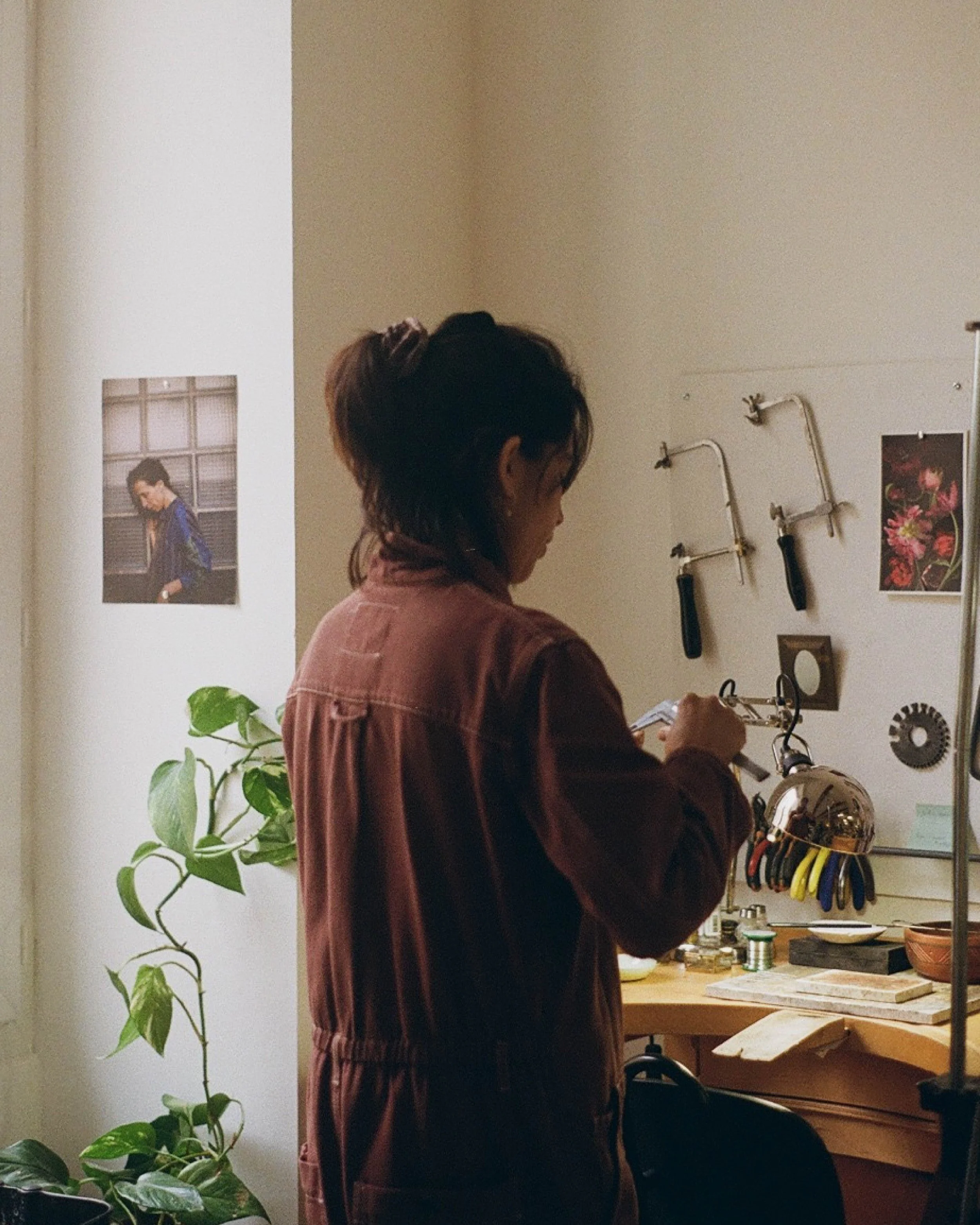 Photographie artisanale argentique pour une bijoutière marseillaise