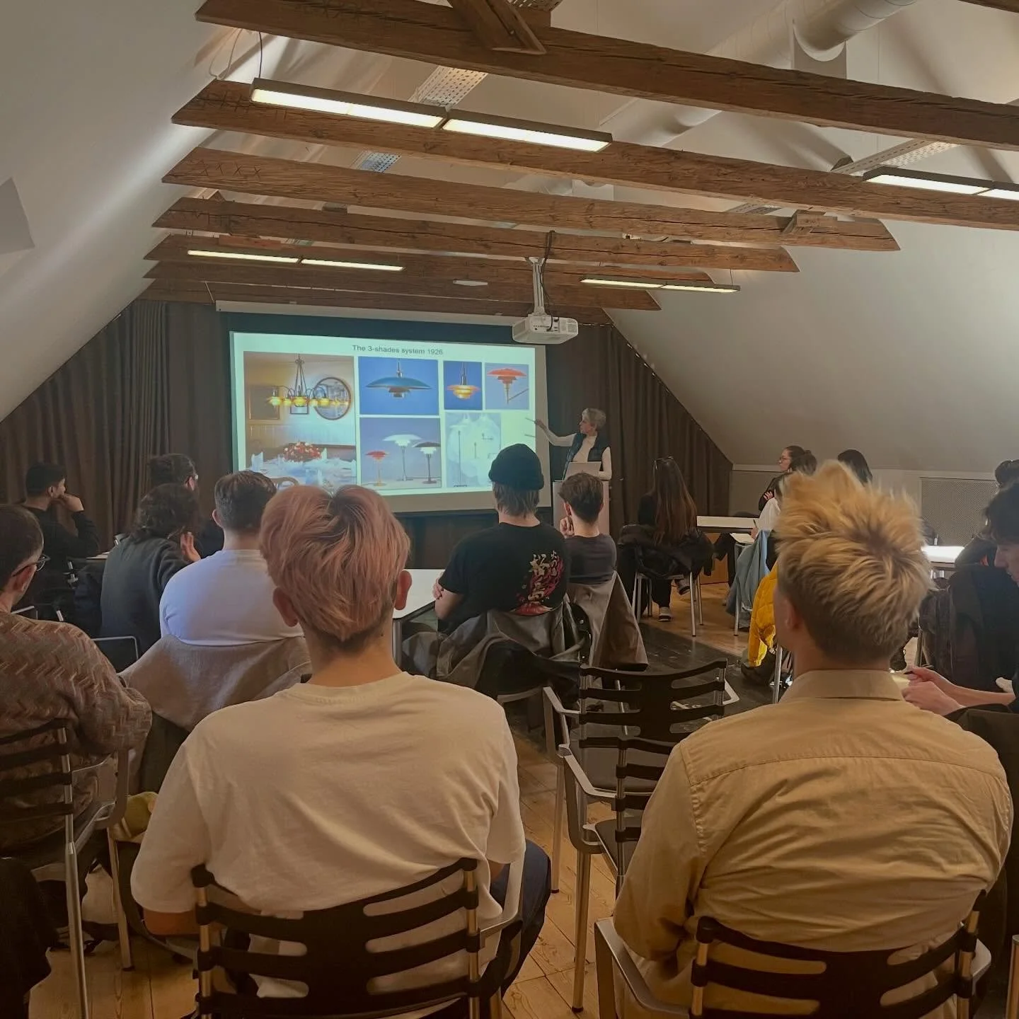 Study Visit 🌟 Lighting Design AAU 🌟 8. Semester Students at Louis Poulsen Showroom 📸 @stinelouring 2026 #louispoulsen #lightingdesigners #inspe #formandfunction #islandsoflight