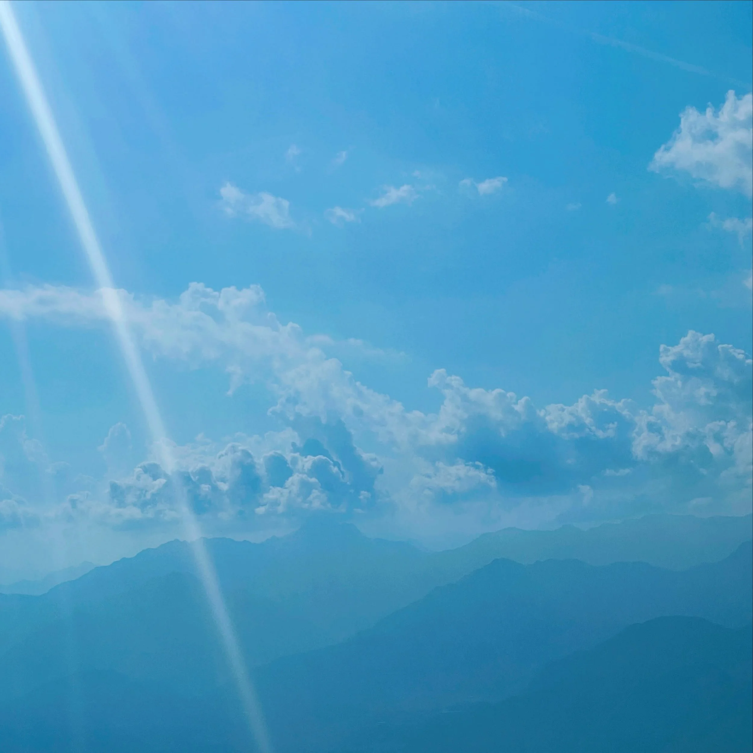 Speaking Volumes 🌟 On the Matter of Light 🌟 Light as Felt Volume and Seen Beam 🌟 At Monte Baldo - Malcesine, Italy 📸 @stinelouring 2026 #montebaldo #lightmatter #feltvolume #seenbeam #elevated