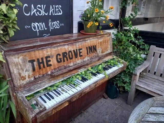 Live at The Grove Inn, Leeds
