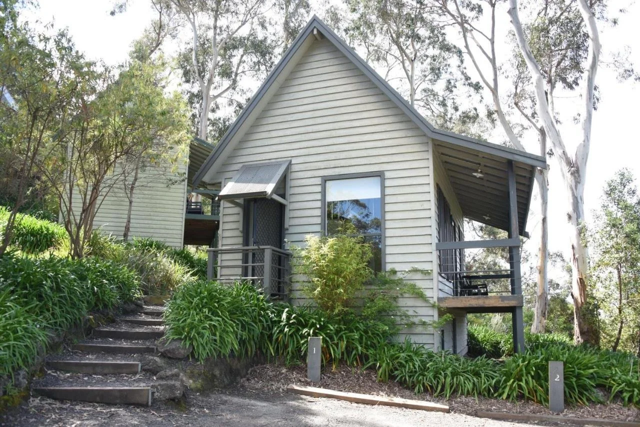 LBTA_GreatOceanRoadCottages_Photo1.jpeg