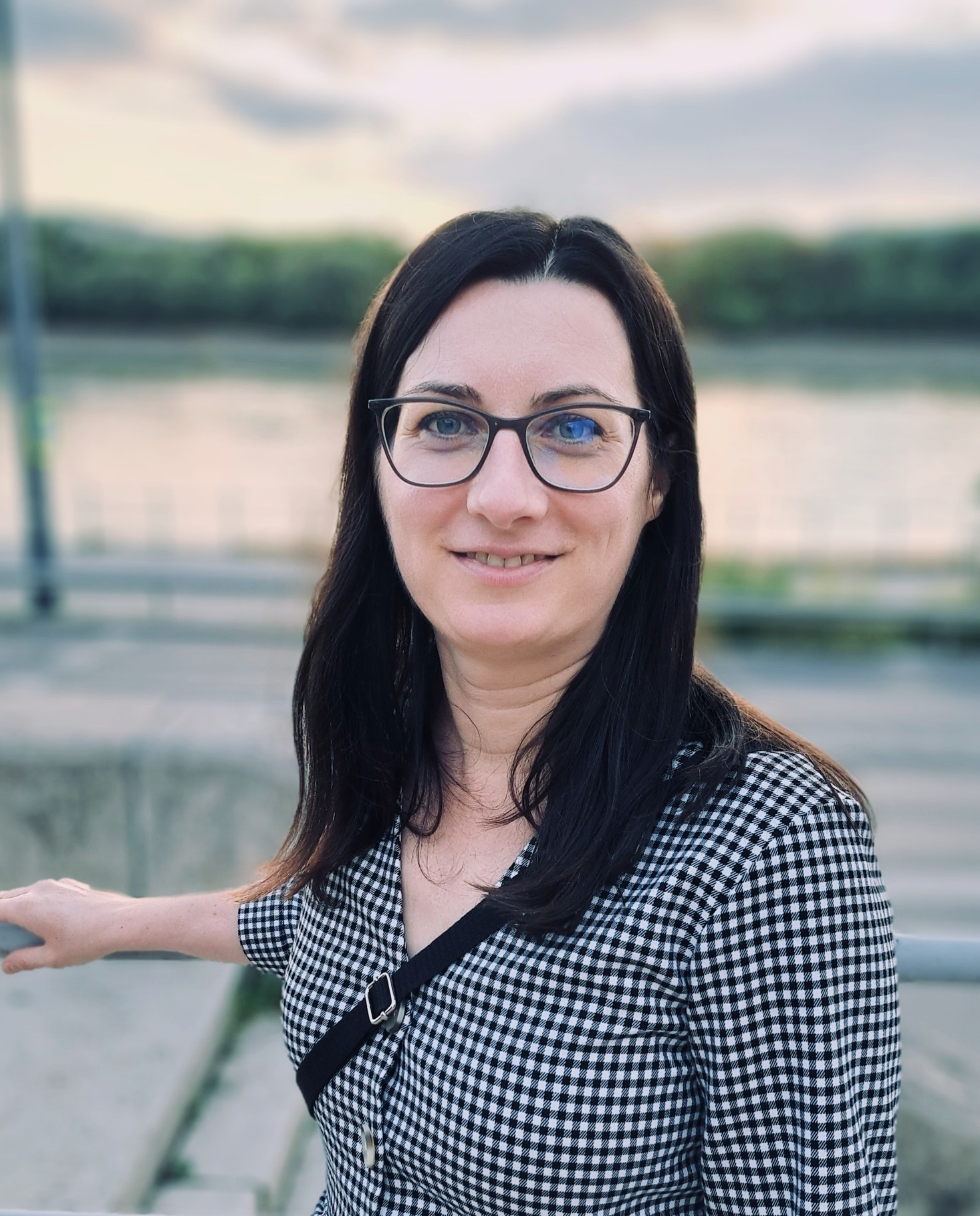 Eva Suzanna Gaspar, psychologist and somatic practitioner, offering somatic stress and anxiety release sessions in Budapest and online.