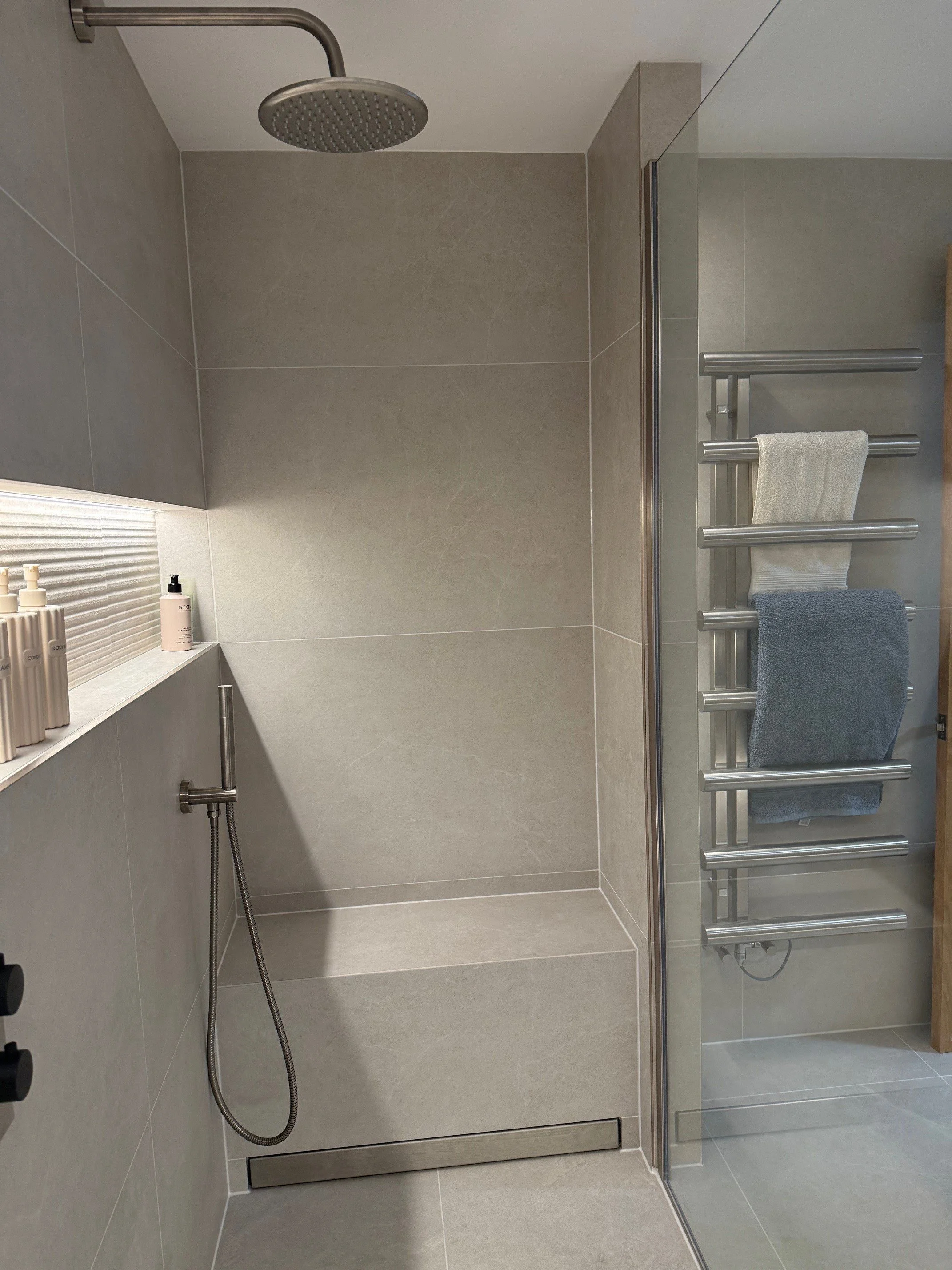 There's also this amazing spa seat- and the wall length niche is practical too- this works as a spot to lean for the future when they might get a bit unsteady on their feet, as well as being a useful place for their shampoo!