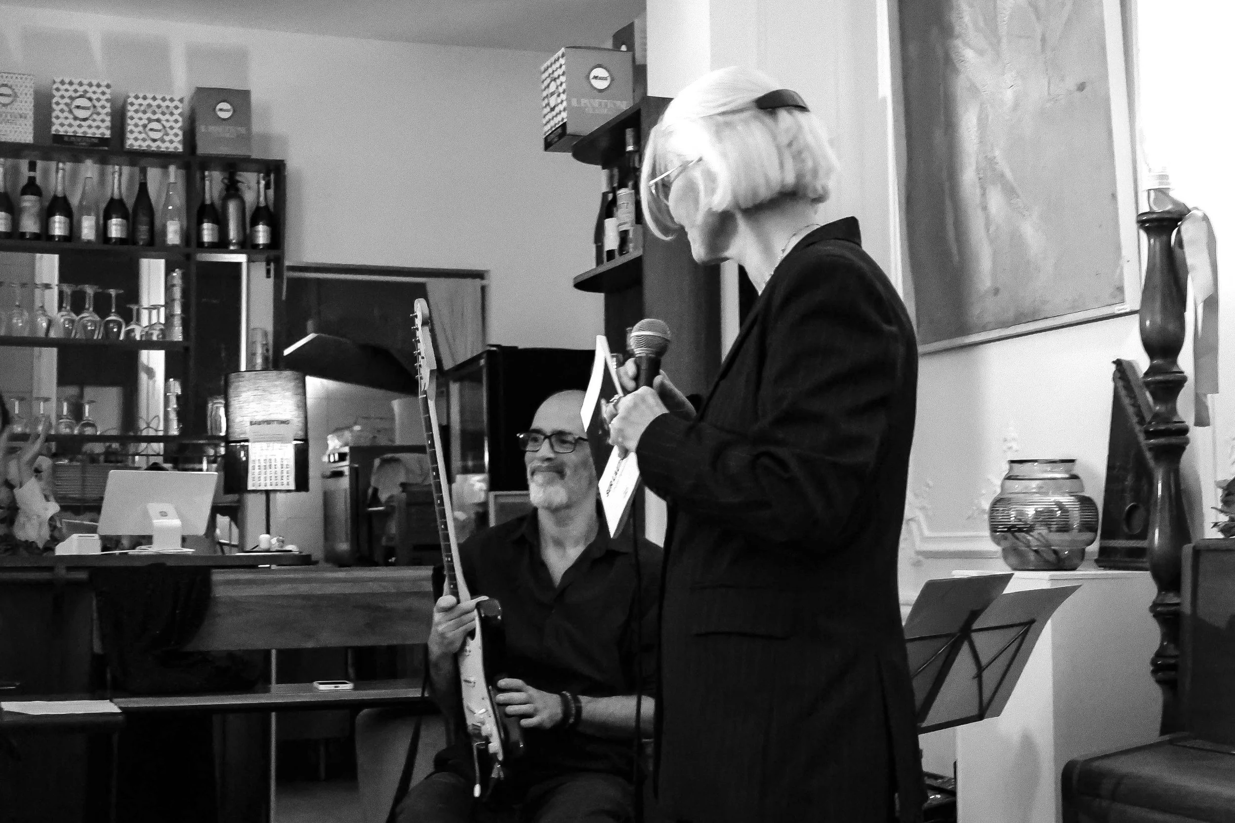 Lecture musicale avec Chantal Pignol-Grizard pour soin  recueil de poésie "Sur l'autre rive" à Pigalle 