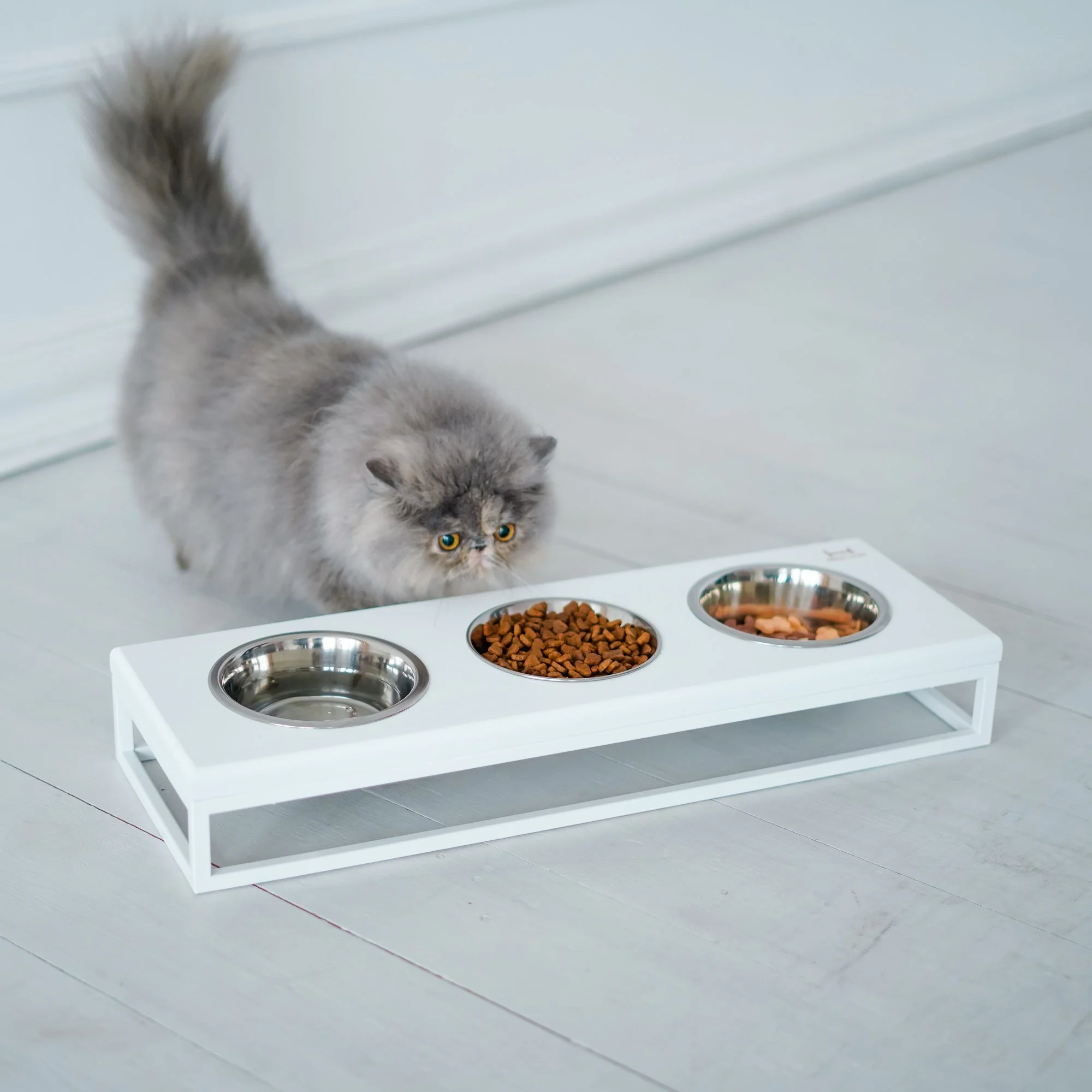 Mangeoire Lunch Bar en bois 3 bols – Le repas réinventé pour petits chiens et chats