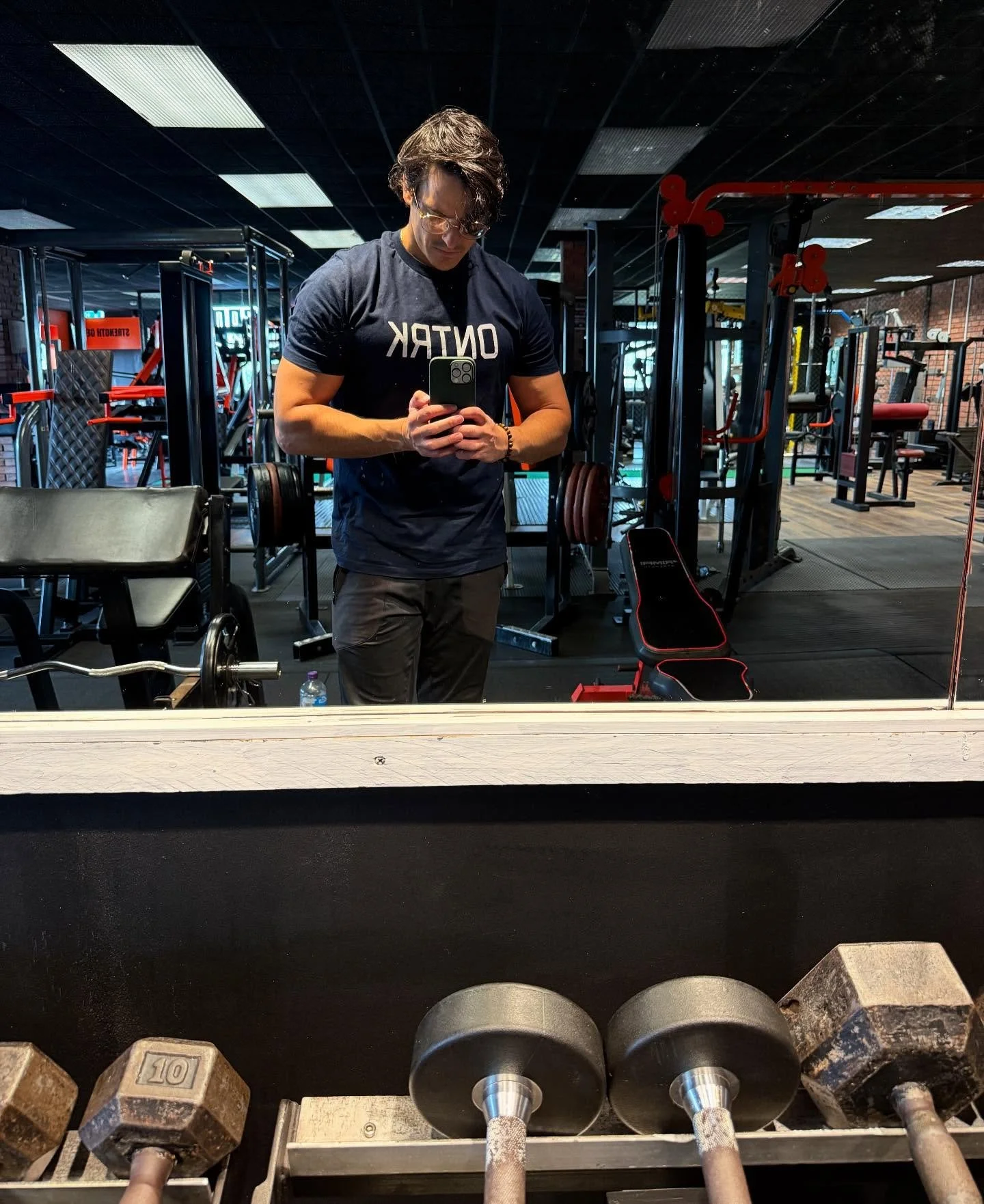 Our essential tee seen in the wild repping Sunday sessions.

.
.
.
.
.
.
.

.
.
#ontrk #ontrkathletics #fitness #gymclothing #running #athletics #goals #gym #fitfam #runner #hybrid #lifestyle #motivation #health #gyminspiration #gymlife #runner #athl