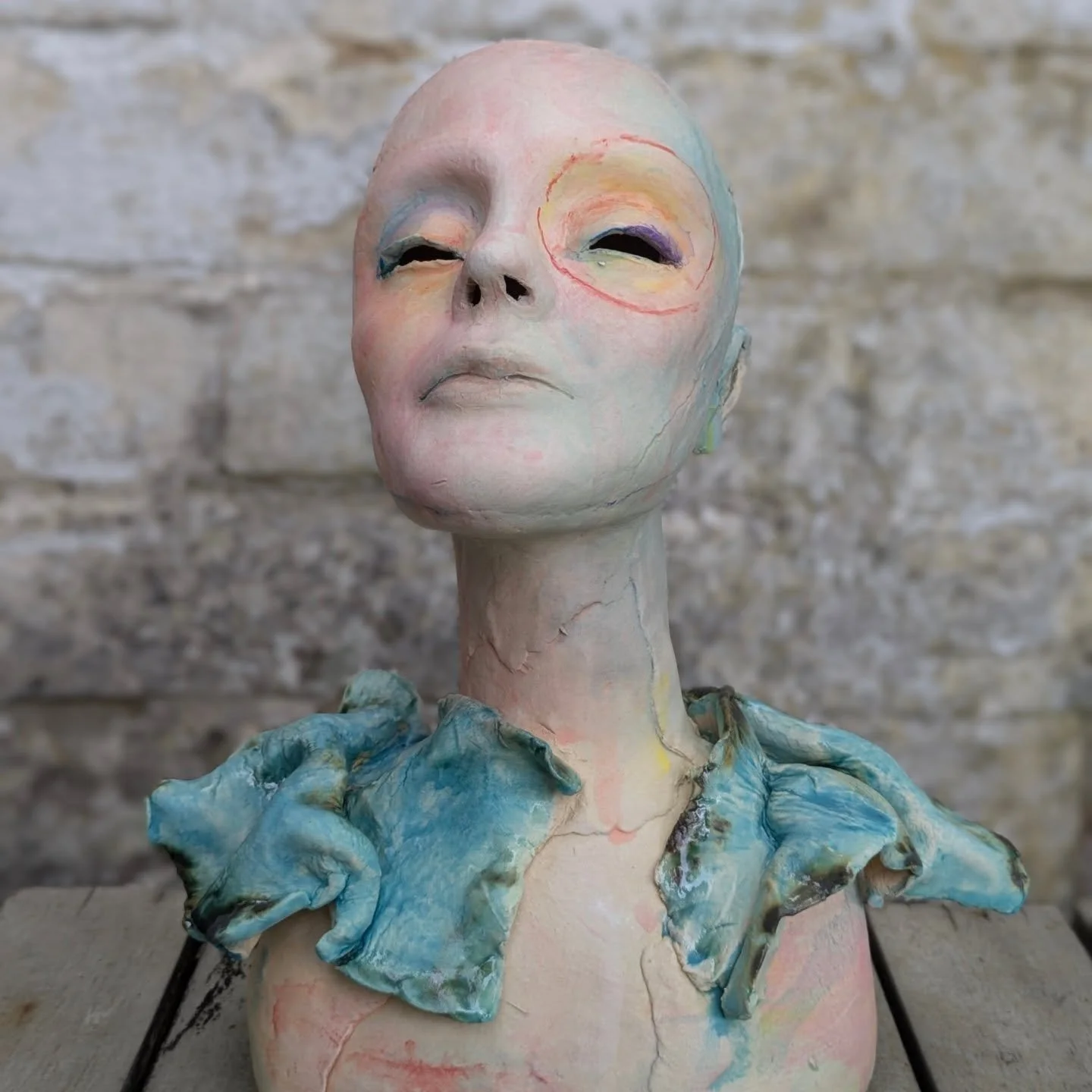 T H E  D R E A M E R

Capturing the luminous colours in the last light before dusk.... 

#ceramicsculpture #figurativeart #colour
