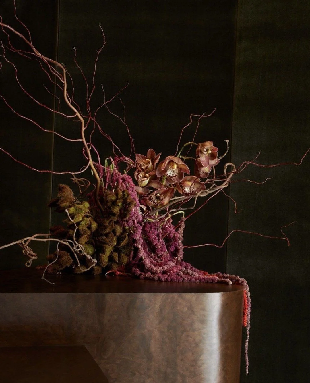 | Floral arrangements, integrated by @StudioAuthor.⁠
.⁠
.⁠
.⁠
.⁠
.⁠
.⁠
#FloralInstallation #SpatialStyling #InteriorMood #DesignDetails #ArchitecturalInteriors #MaterialDialogue #DesignLanguage #EditorialInteriors #FloralAsForm #QuietLuxury #Interior