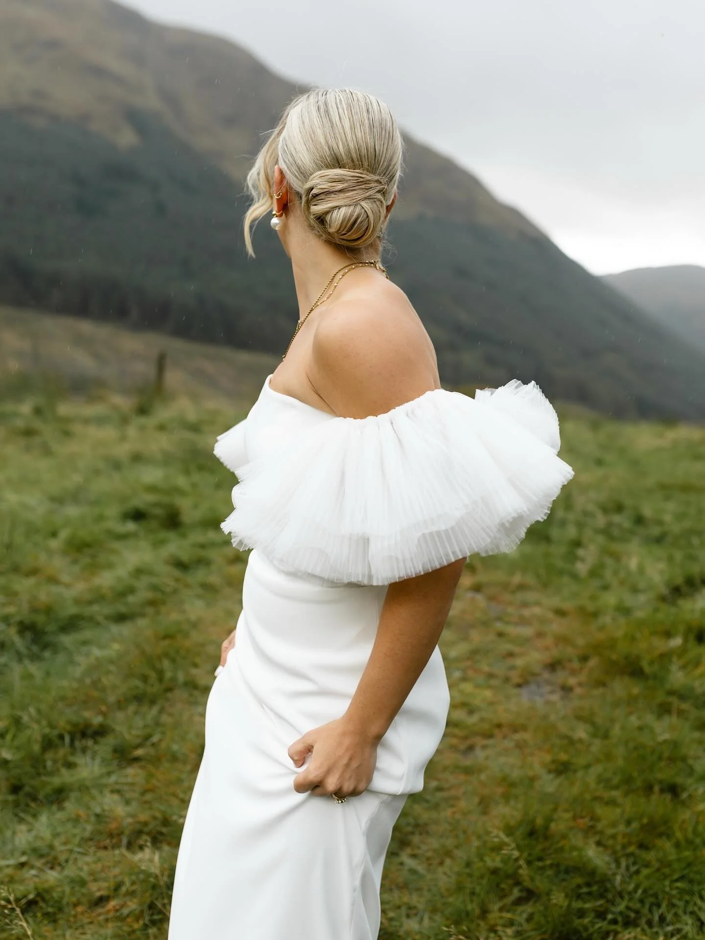 Congratulations to M&amp;M who got married during Storm Amy in @monachylemhorhotel last Saturday&hellip; Where to even start this story&hellip; 

Fallen trees, fallen trucks, flooded roads, wind, rain, no electricity, all nerves&hellip; vs. The visio