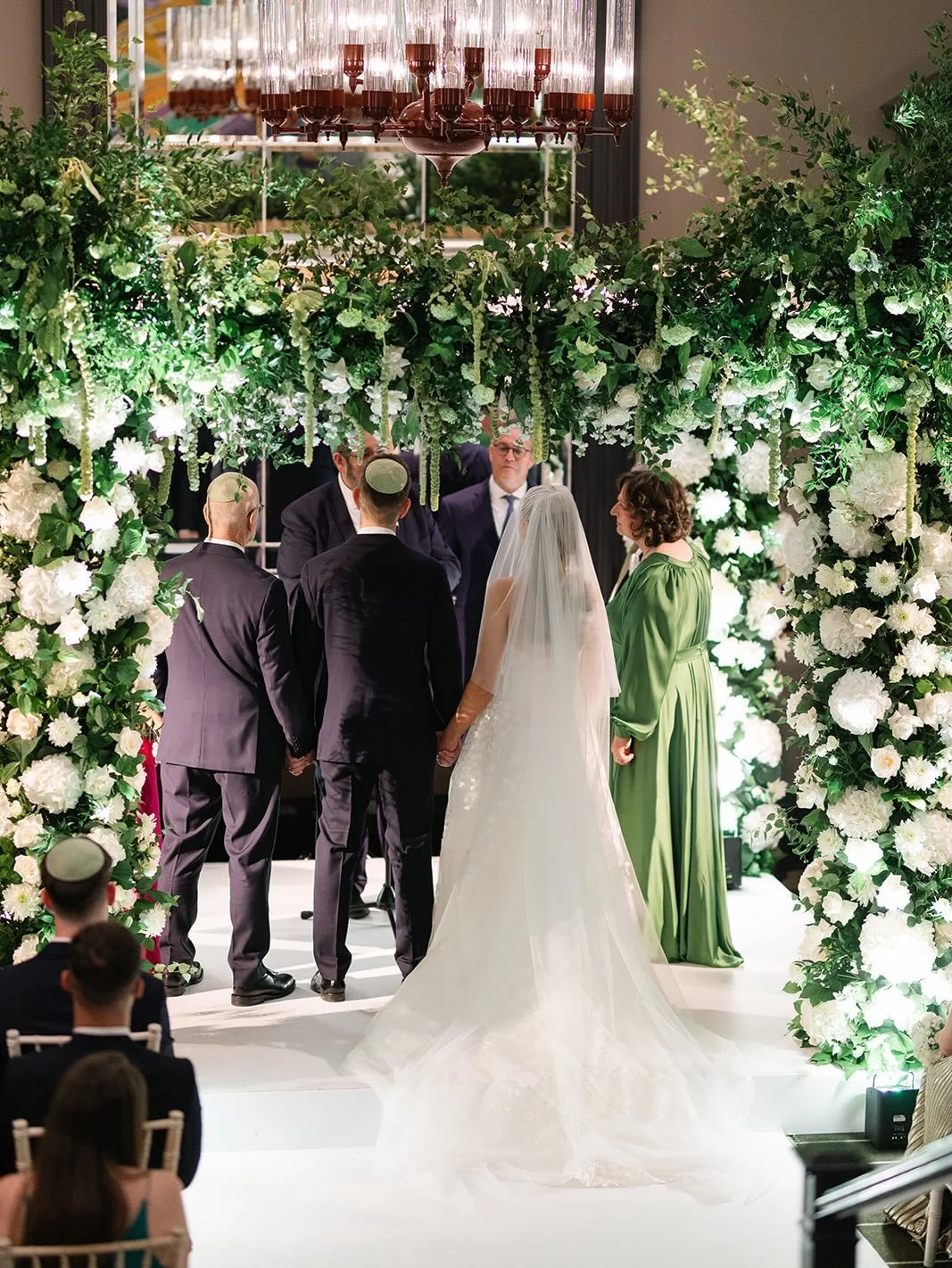 A few little snaps from A&amp;A&rsquo;s London wedding 

Another episode of third wheeling with @alexwysockiphotography last summer.

Venue: @rosewoodlondon
#jewishwedding #jewishweddinglondon