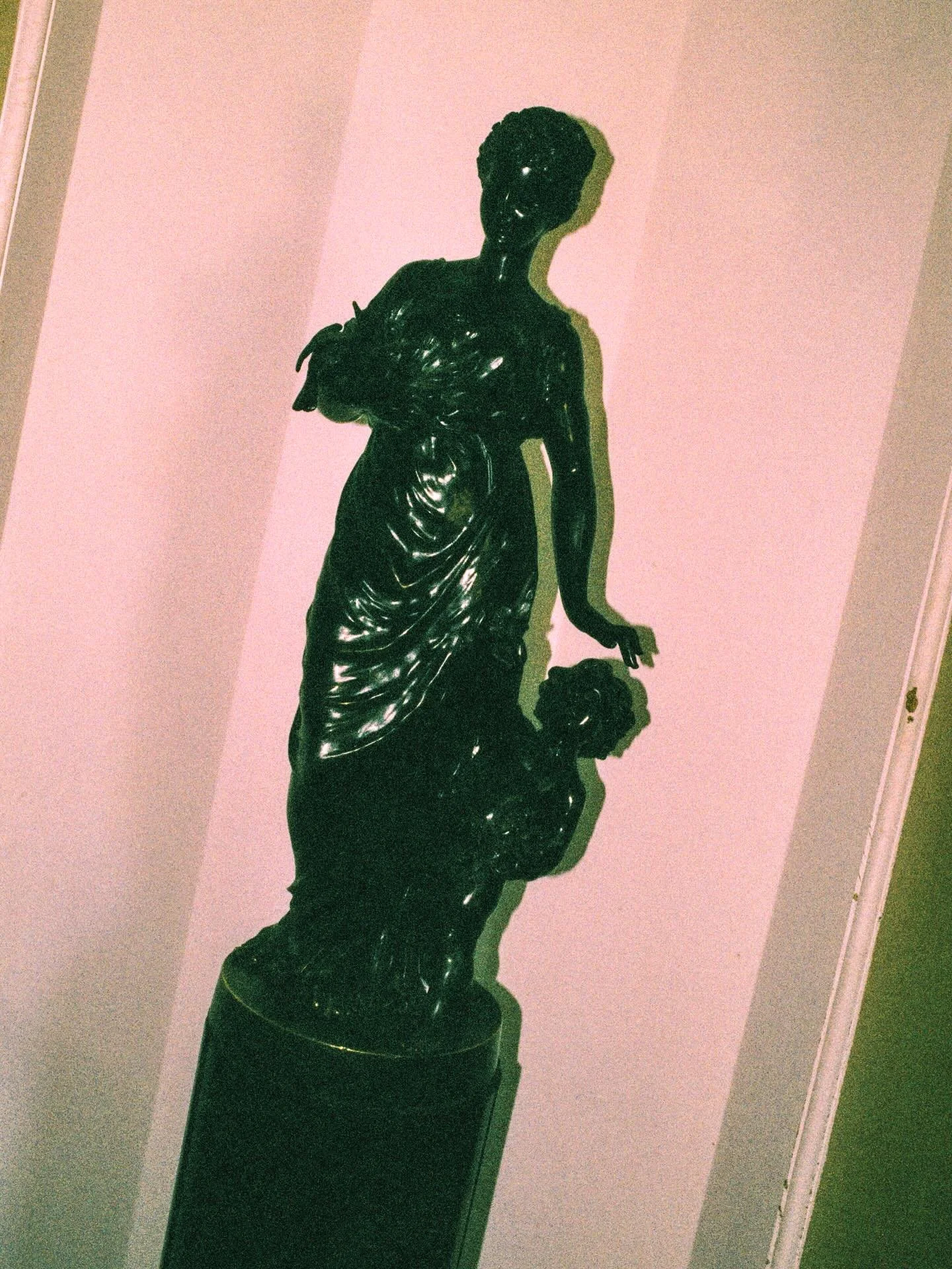 There&rsquo;s a lot of fun and uncertainty behind testing quirky rolls on weddings&hellip; I have my favourites, but this roll genuinely surprised me&hellip; HARMAN Phoenix 35mm film and it&rsquo;s pink highlights, it&rsquo;s not for faint hearted ha