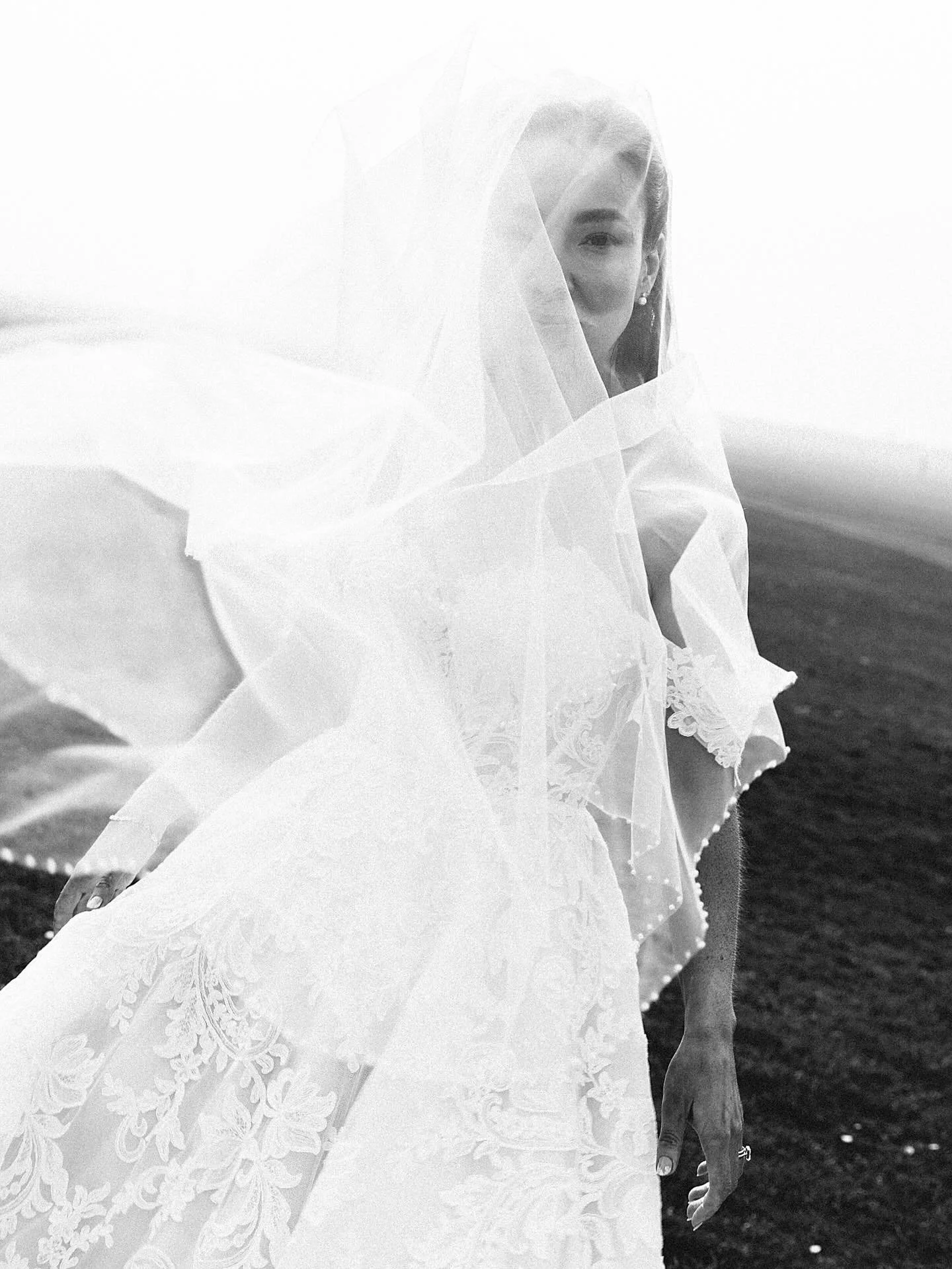 Congratulations to A&amp;F who tied the knot in @wellingtonhouseonthesquare in Ayr last Saturday. 

What a wonderful day - we were blessed with sun, haze, wind and all the goodness of perfect interior light&hellip; I couldn&rsquo;t ask for more. 

Ph