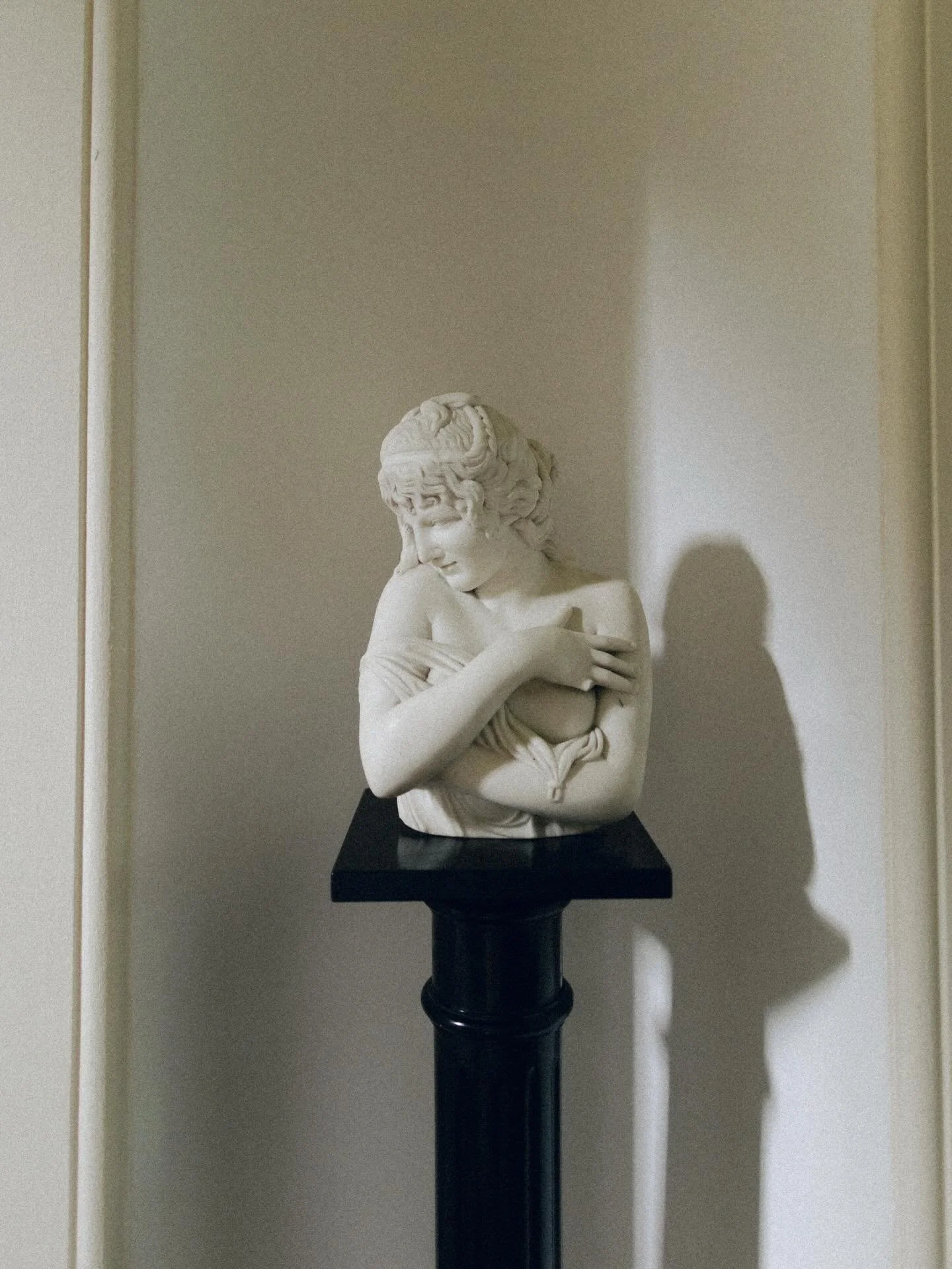 The girls in the morning&hellip; 

Soft light, quiet moments, and the kind of nerves that feel like magic&hellip;

This is where it all begins - the laughter, the tears, the deep breaths before &ldquo;I do.&rdquo;
A morning full of love, wrapped in s