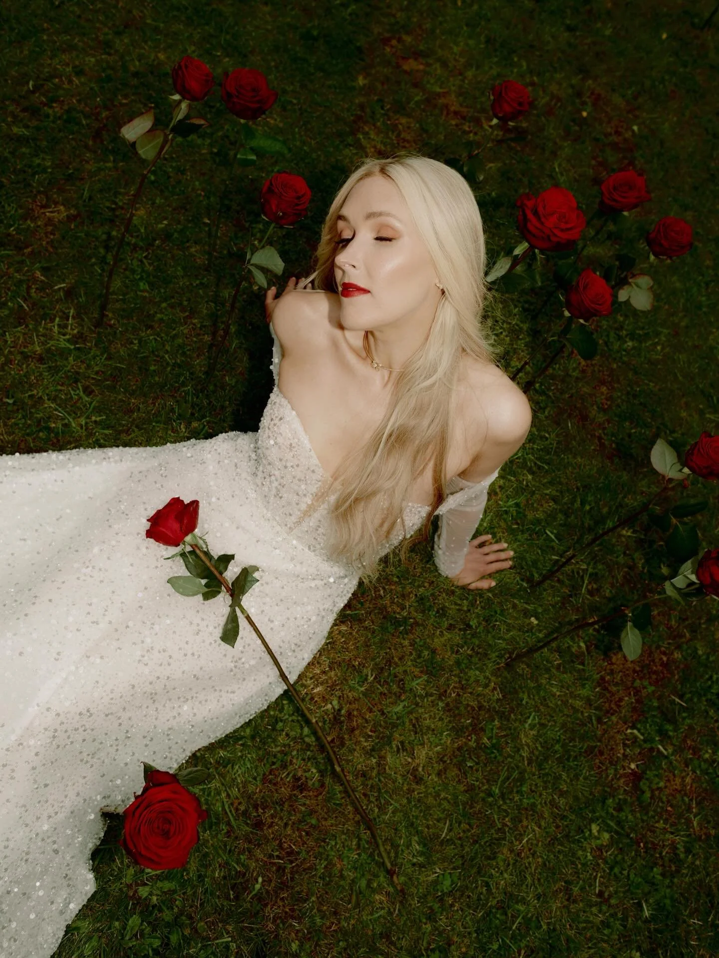 Happy Easter everyone!!! 

- - -

Photographer @lenasabala Model @gillycheung20 Venue @craufurdland_estate Videographer @mikey.westcott MUA @makeupbyleighblaney Hair @saturnstudioglasgow Jewellery @jamesporterandsondiamonds @pasqualebruni Large paper