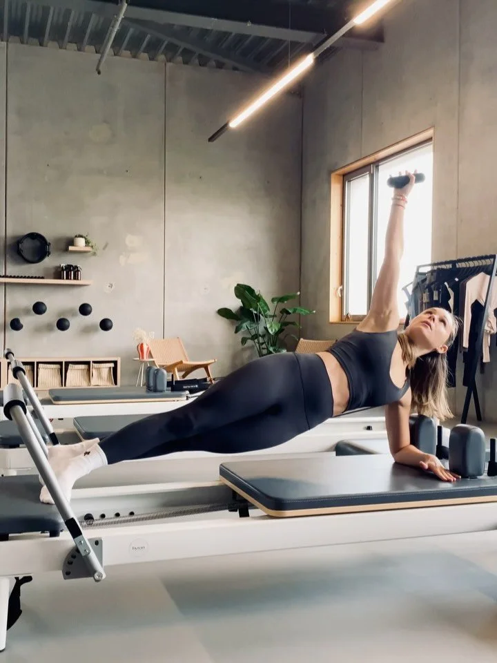 Side Plank Challenge - Two Versions

#spicyflow #reformerflow #pilatesflow #reformerstudio #pilatesstudio #reformerpilates #pilates #reformer #byronstudios #kreuzlingen #konstanz #thurgau #bodensee