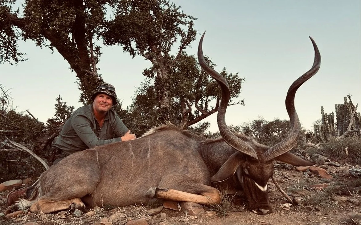 Another beautiful bull! Another happy hunter! 

A true East cape bull&hellip; these animals are a special harvest. 

Chasing these guys in the mountains never gets old.. a real hunt! 
.
.
.
.
.
#hunting #hunt #huntingseason #huntingislife #wild #wild