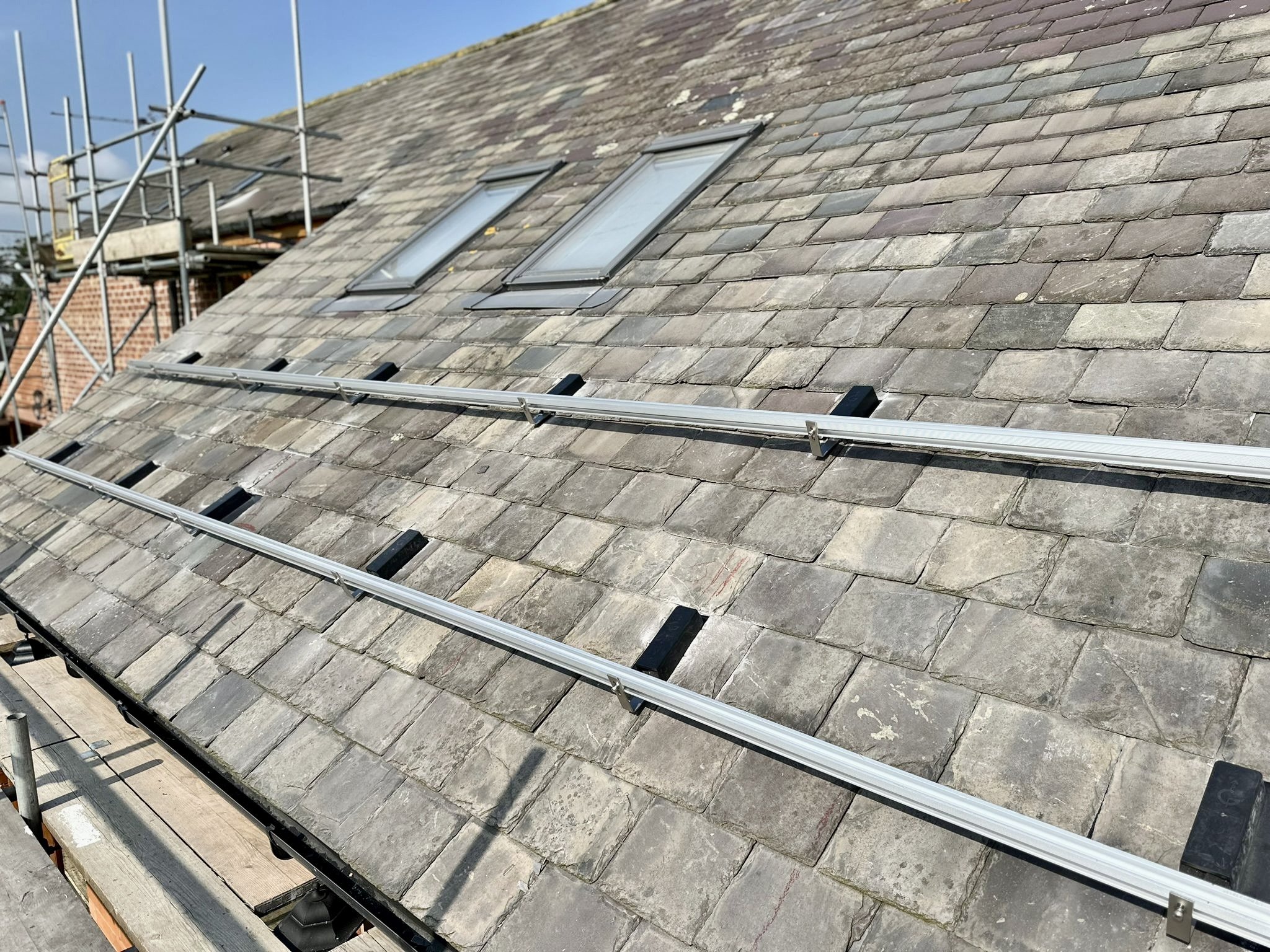 professional-solar-installation-by-lakes-solar.jpeg