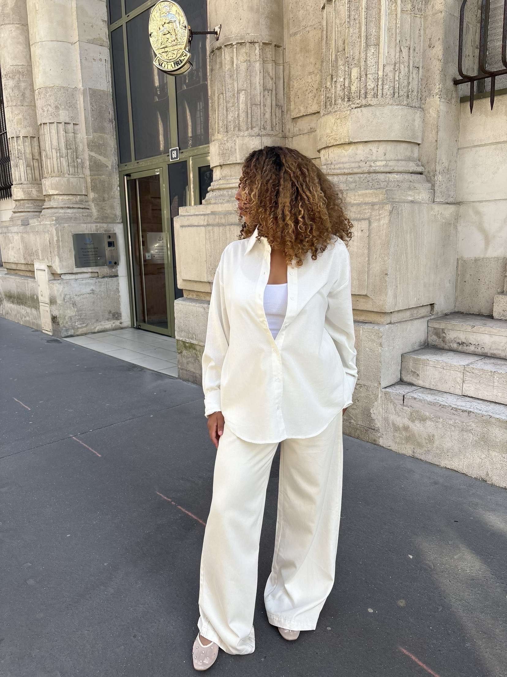 alt="Chemise à manches longues élégante couleur nude femme Emna"