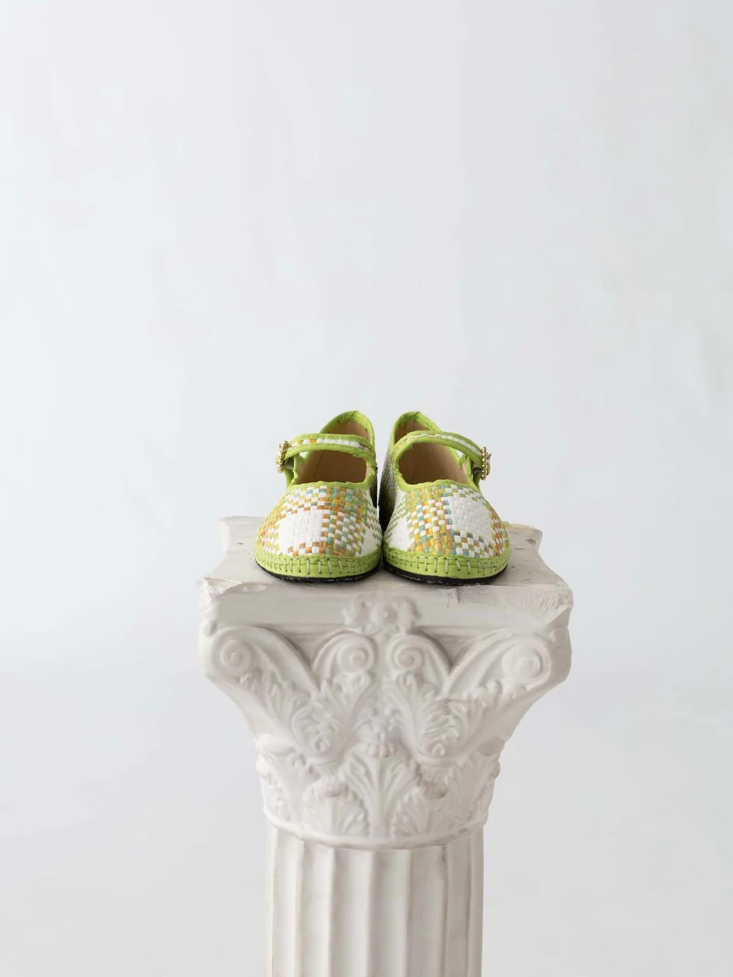 Las hermanas Villarreal transforman una firma de esencia tradicional en una expresión de belleza donde la moda se vive con calma. @thevillaconcept
Artículo disponible en www.casanonnaoficial.com
#casanonna #moda #thevillãconc