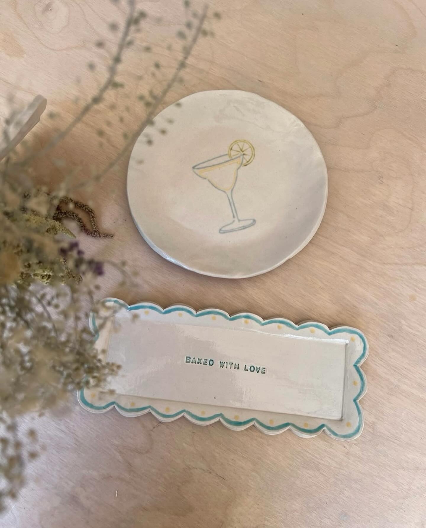 Ana Crespo, fundadora de Appétit Ceramics, ha logrado crear el espacio perfecto donde la creatividad fluye y la magia brilla entre las manos y la arcilla. @appetit_ceramics
Artículo disponible en www.casanonnaoficial.com
#casanonna