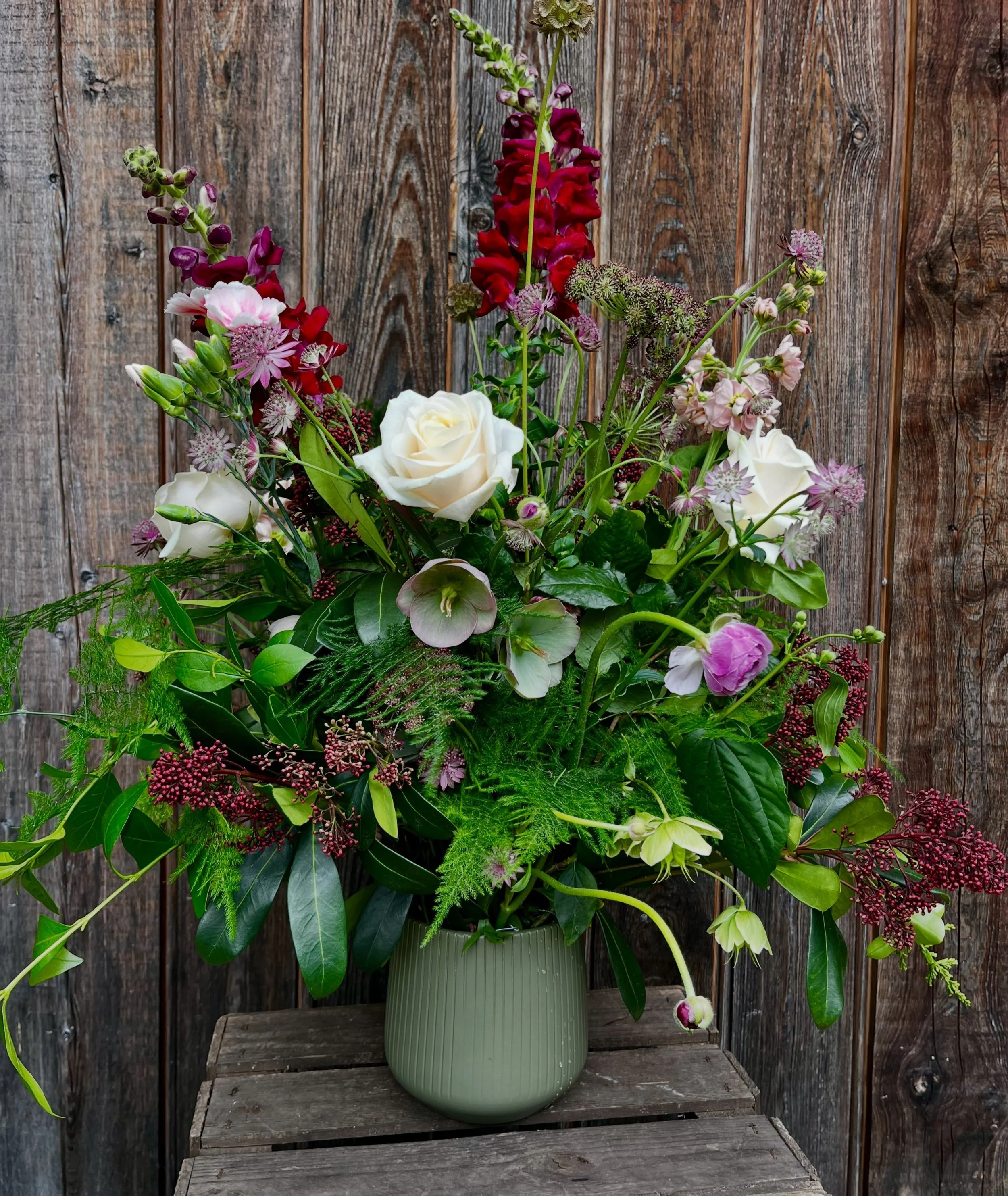 A little throwback to the vase workshop day retreat in May.  Loved this piece! 

Keep an eye out for more. 
#vaseworkshop #vasearrangement #flowerworkshop #spaday