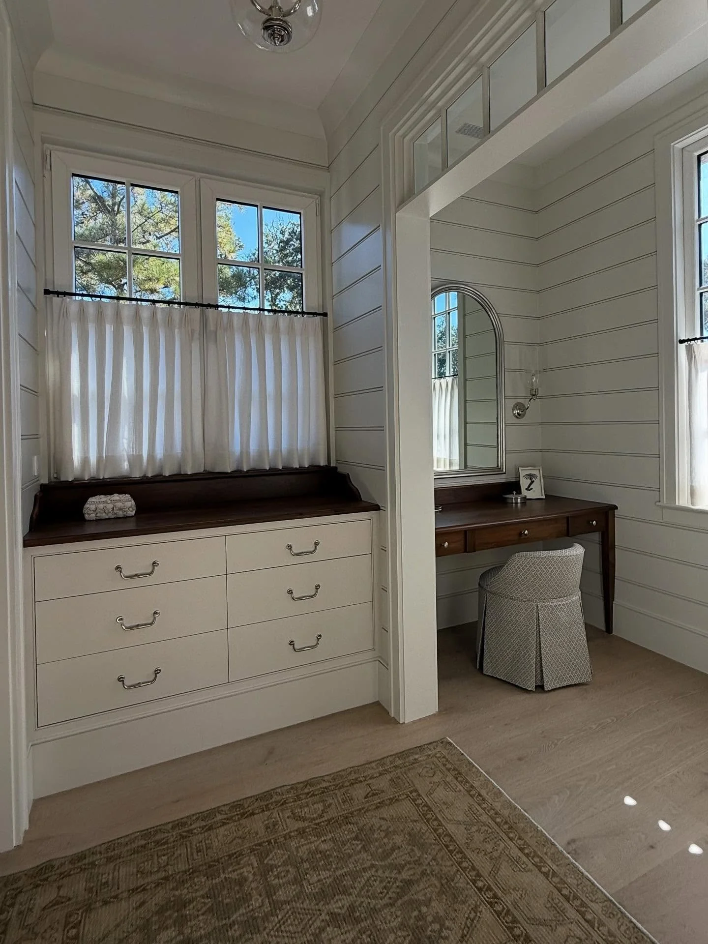 A beautiful mix of vintage and natural woven area rugs bring pattern and texture to the #dfi_kiawahcottage.